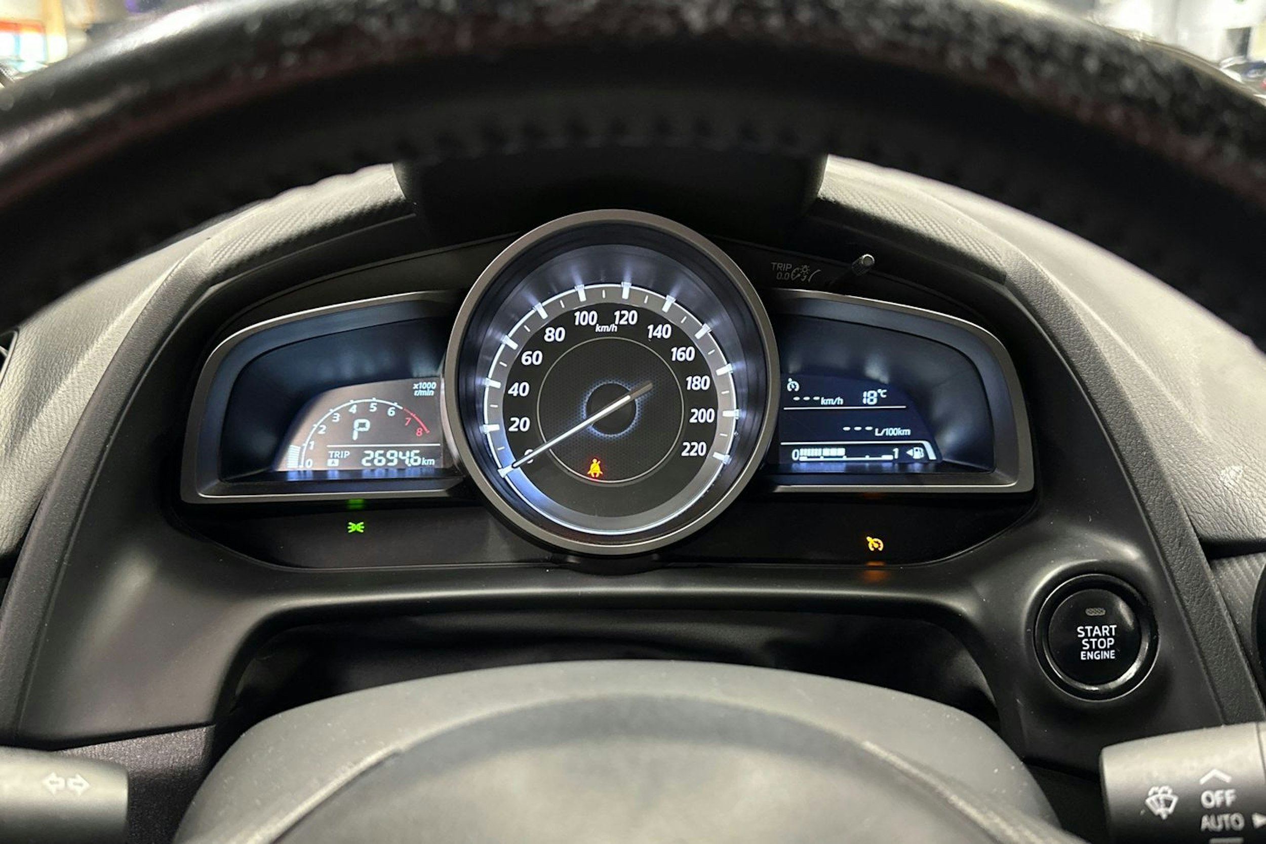 valkoinen Mazda CX-3 2016 kuva 24.