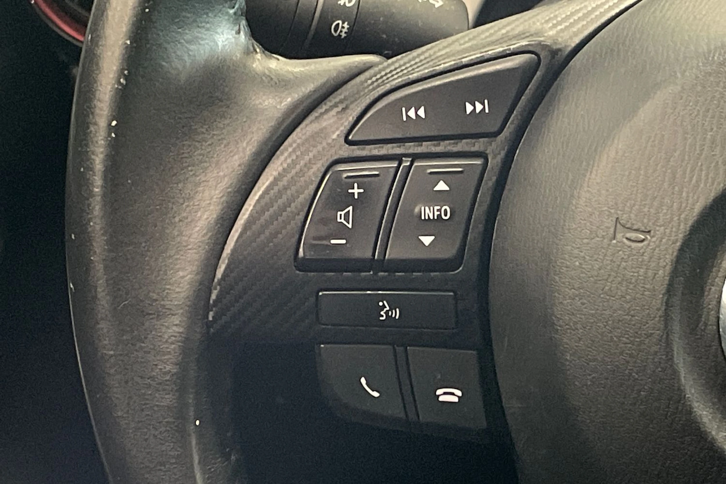 valkoinen Mazda CX-3 2016 kuva 14.
