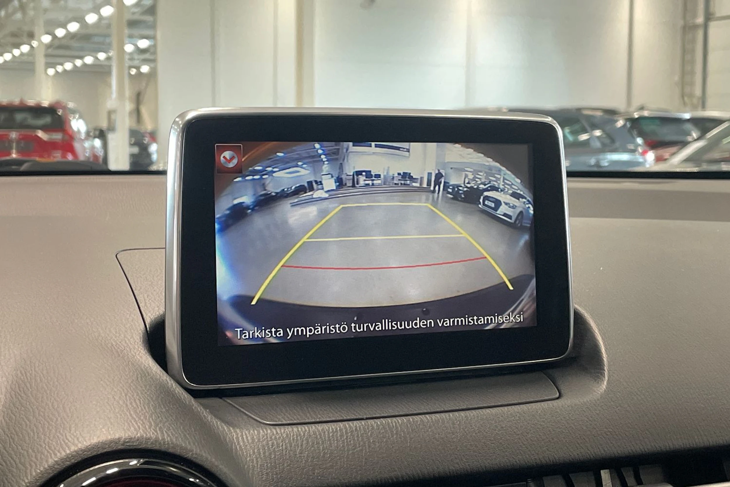 valkoinen Mazda CX-3 2016 kuva 16.