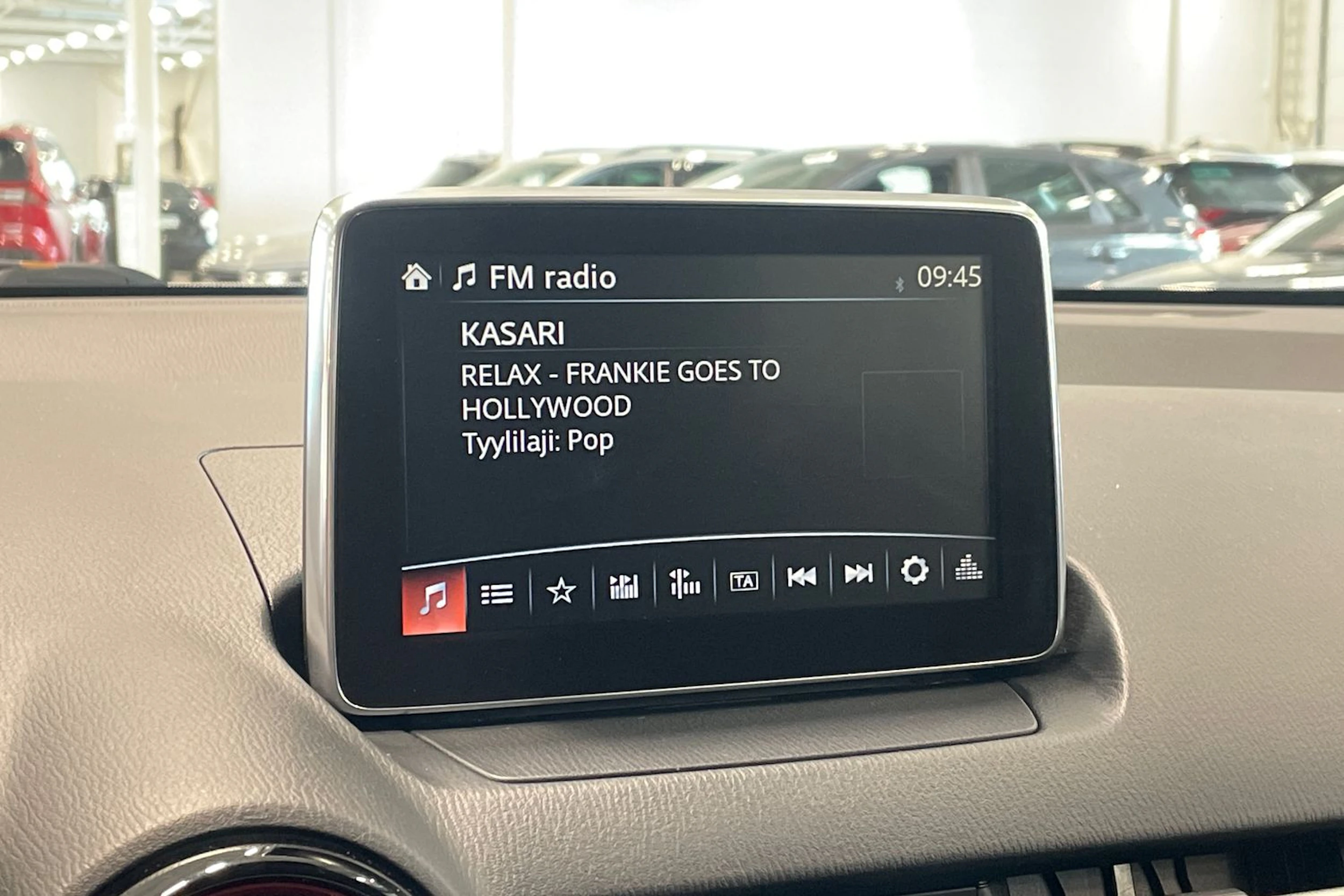 valkoinen Mazda CX-3 2016 kuva 17.