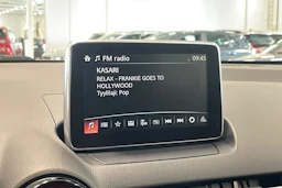 valkoinen Mazda CX-3 2016 kuva 17.