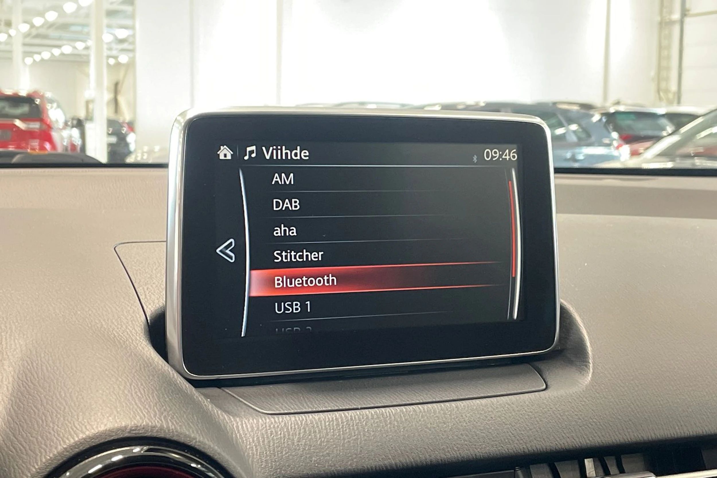 valkoinen Mazda CX-3 2016 kuva 18.