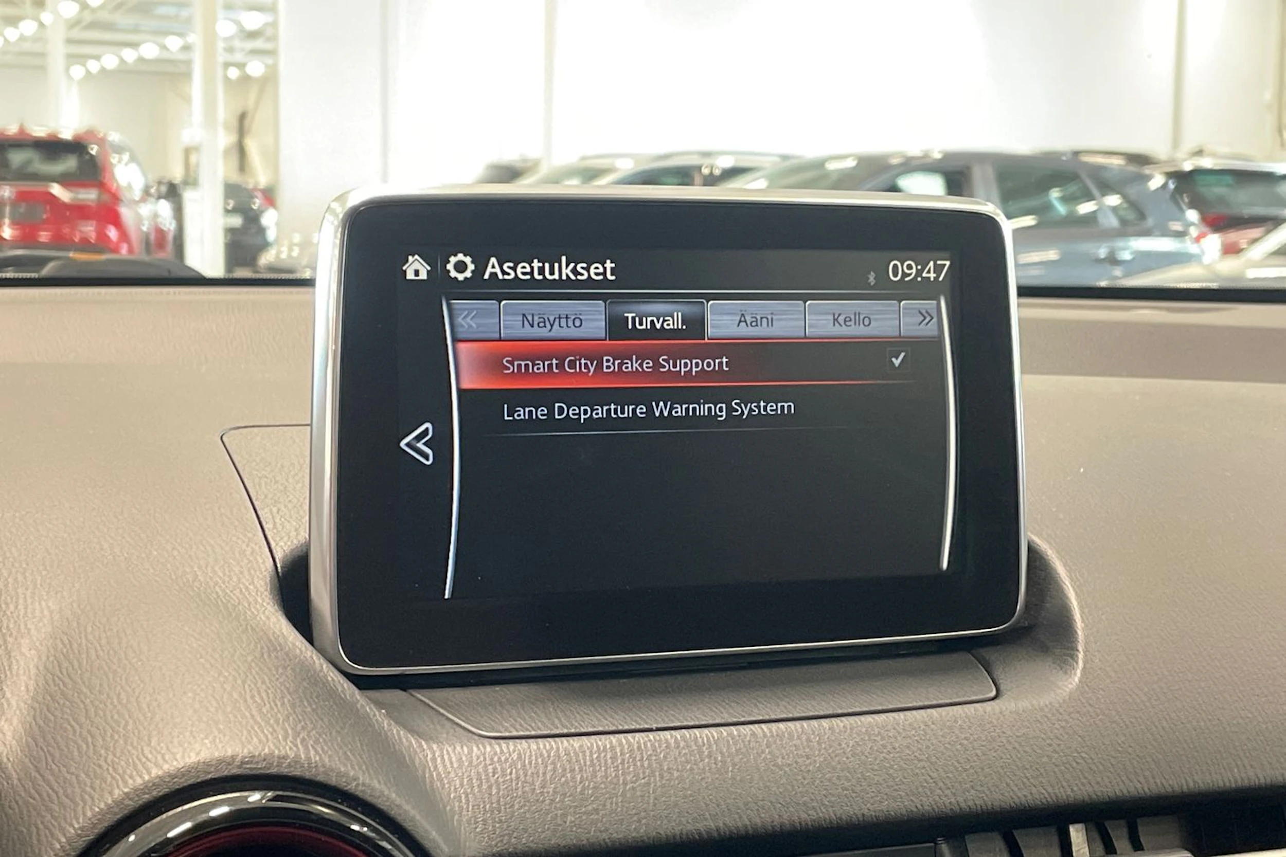 valkoinen Mazda CX-3 2016 kuva 19.
