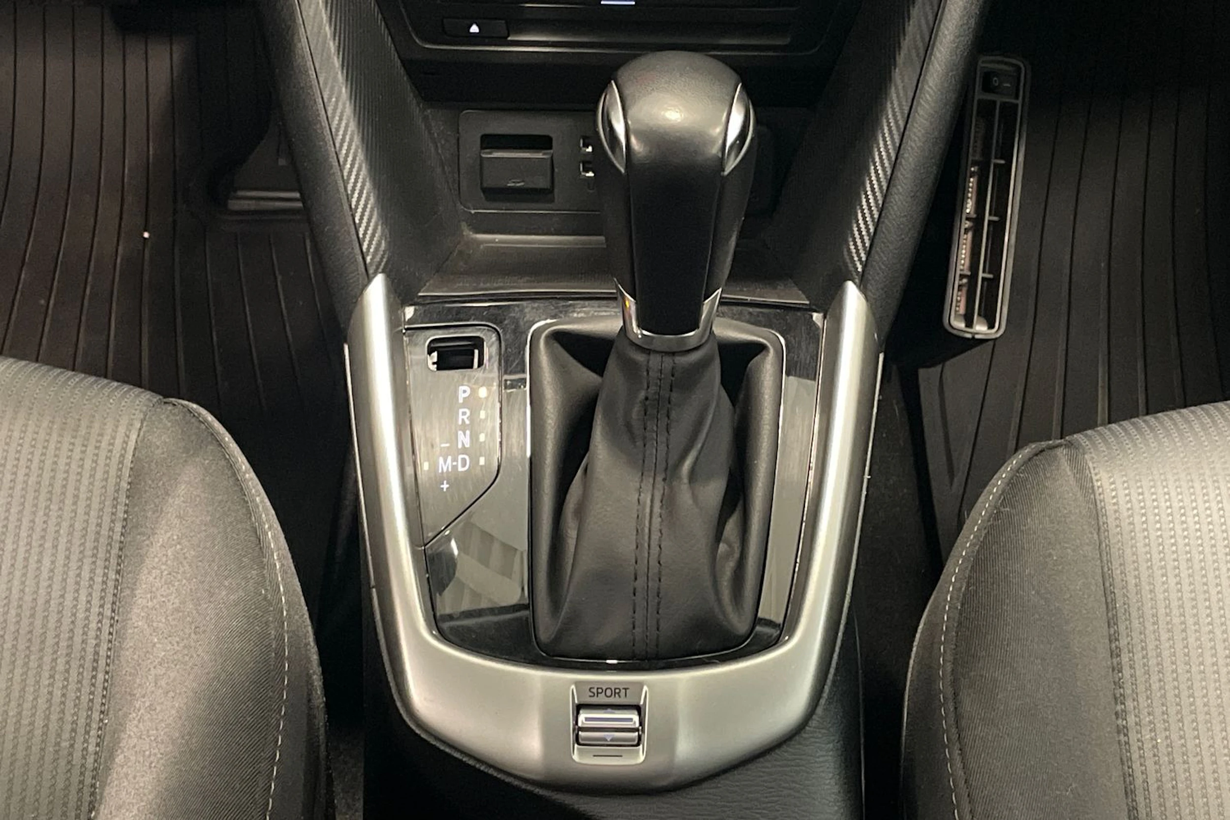 valkoinen Mazda CX-3 2016 kuva 23.