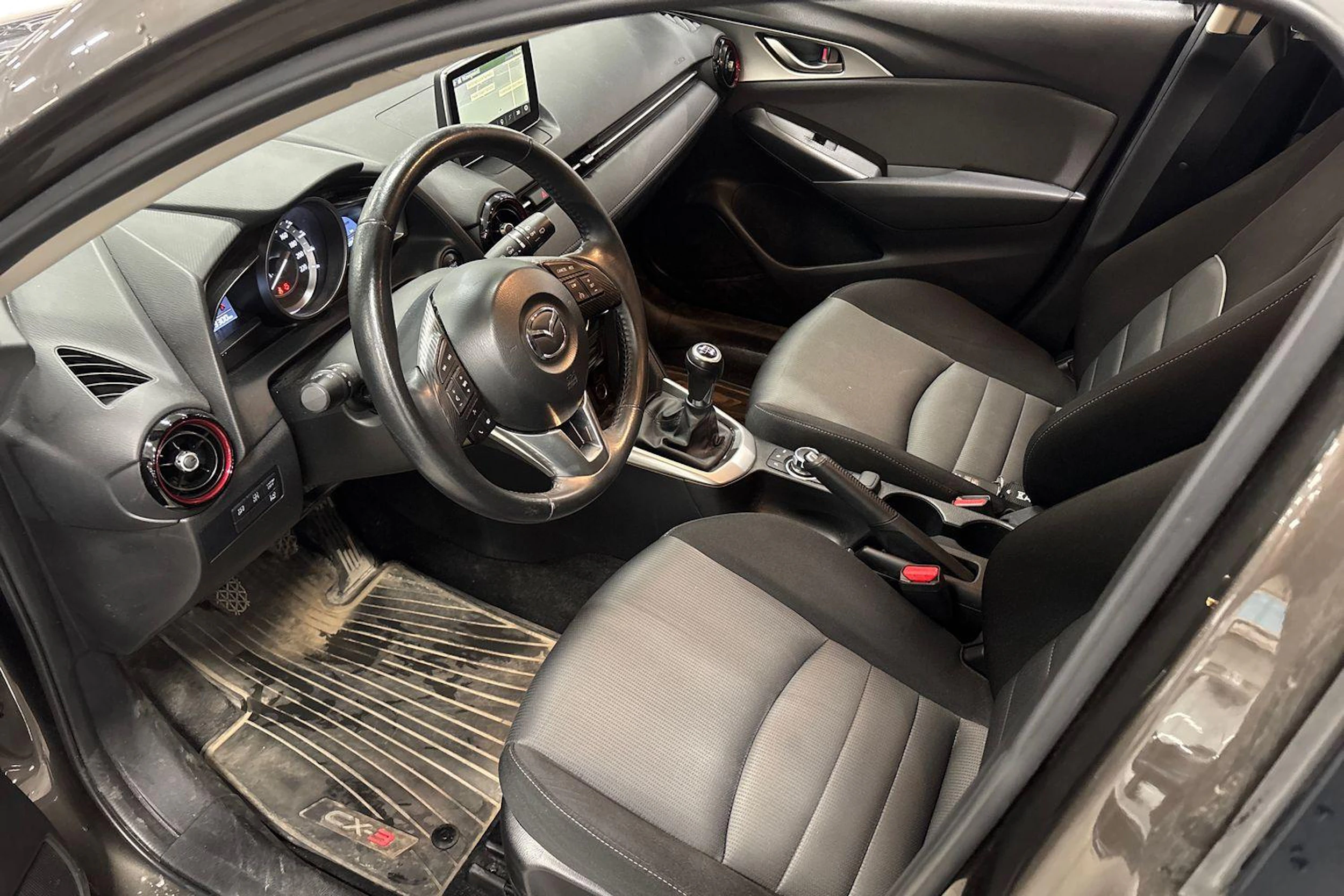 harmaa Mazda CX-3 2017 kuva 3.