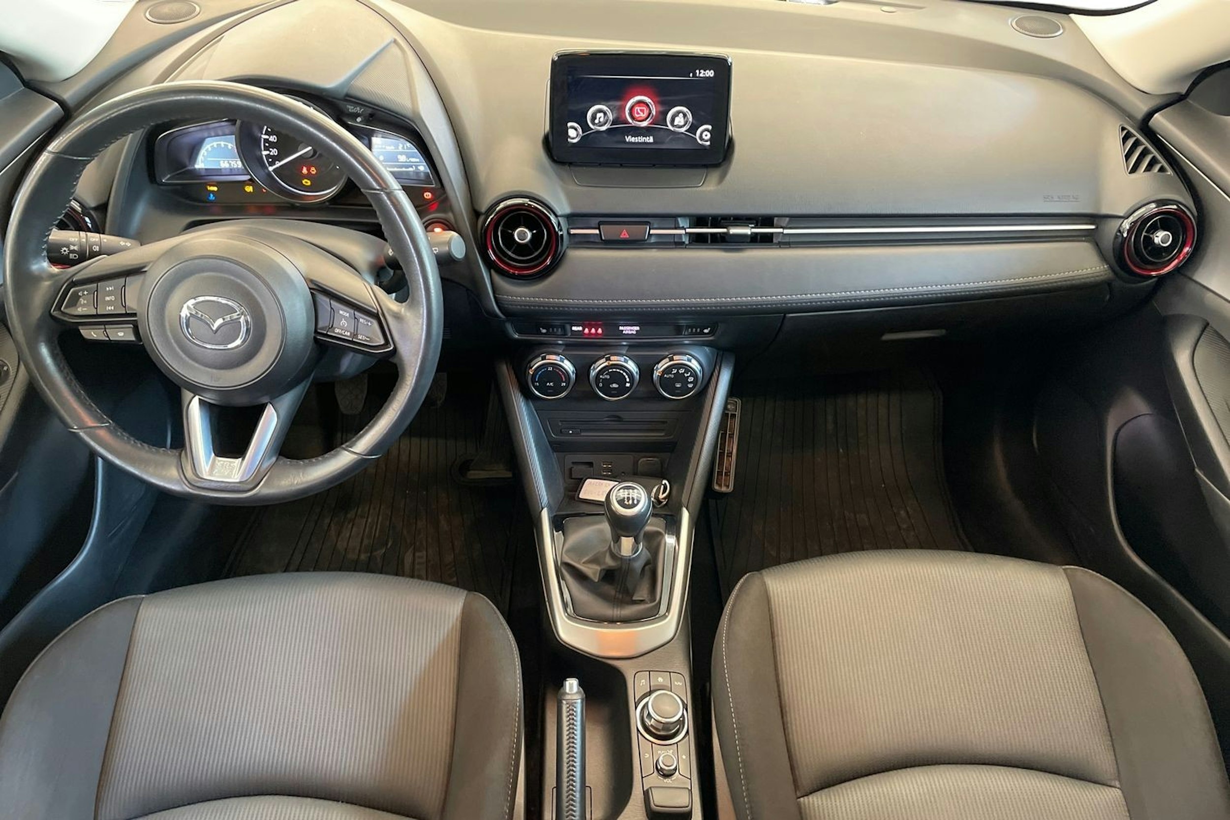 Musta Mazda cx-3 2017 kuva 9.