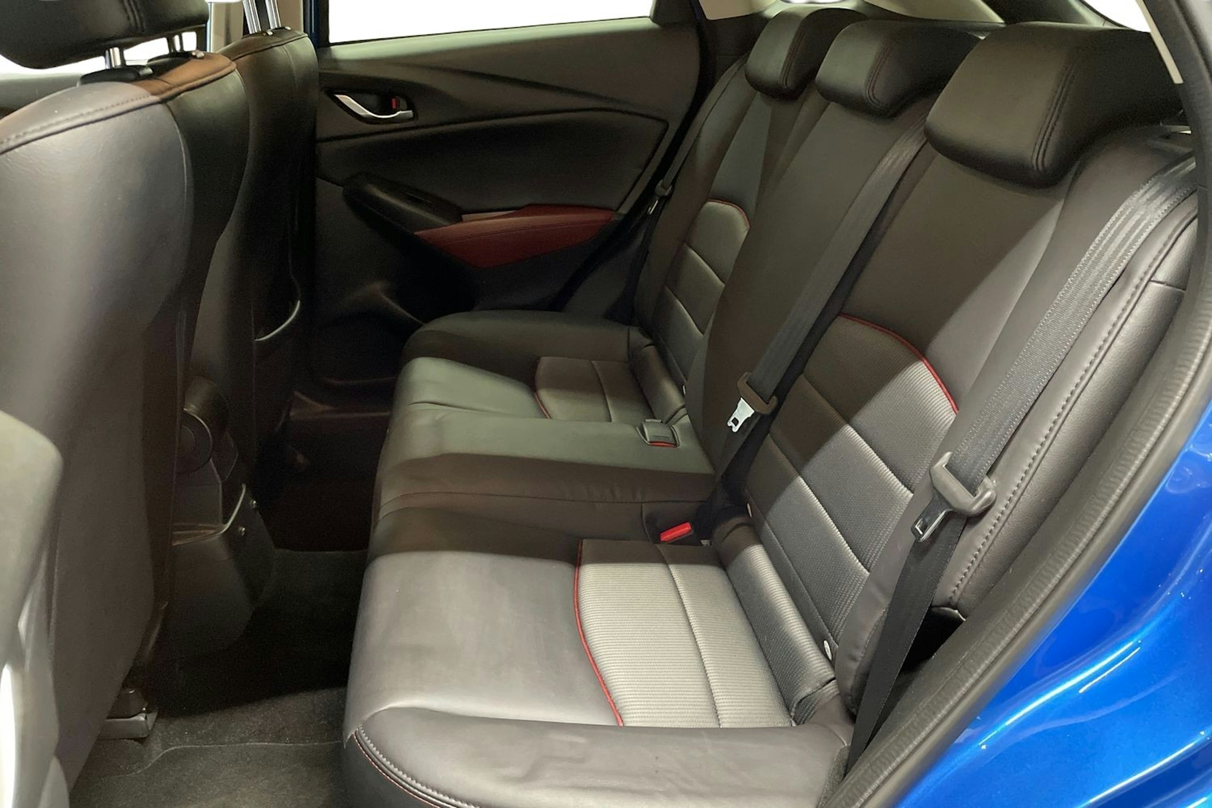 Sininen Mazda cx-3 2017 kuva 8.
