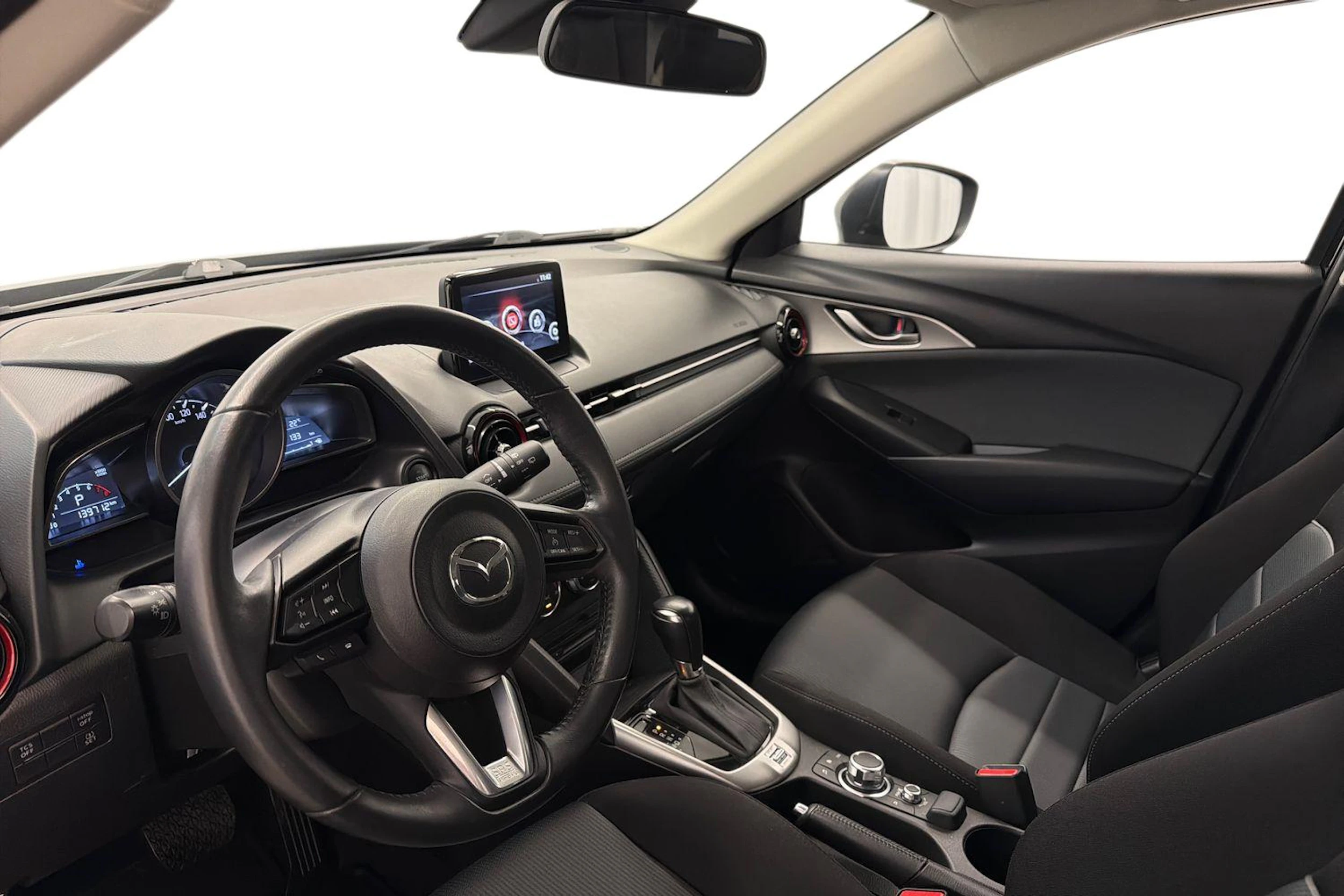 musta Mazda CX-3 2017 kuva 6.
