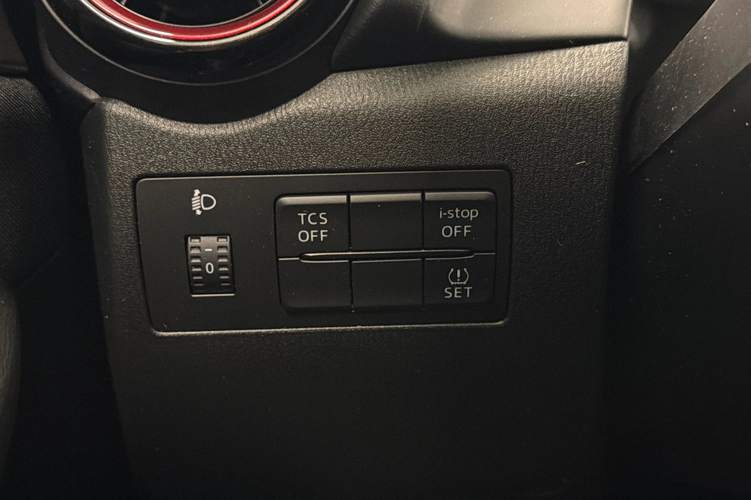 musta Mazda CX-3 2017 kuva 15.