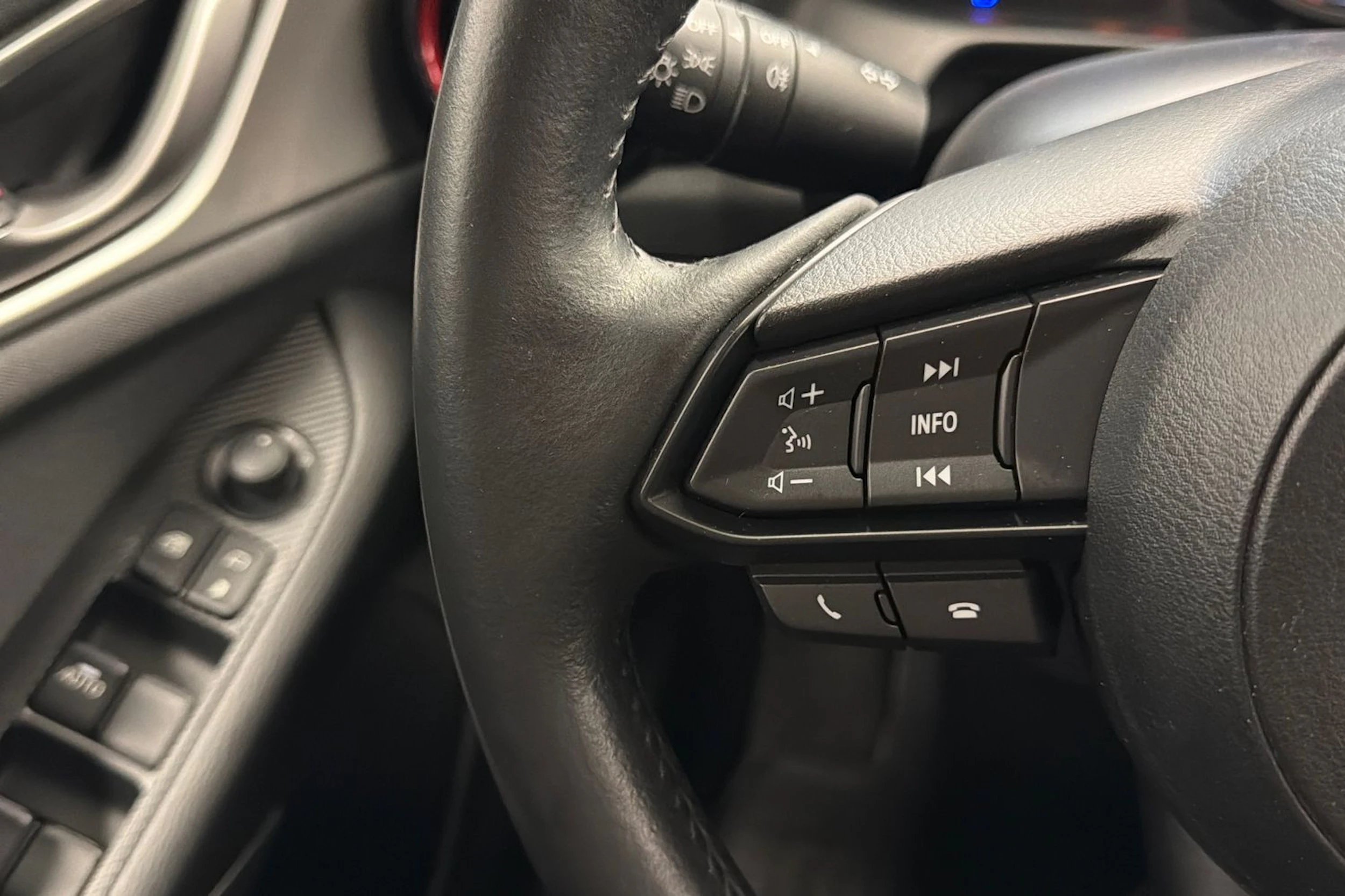 musta Mazda CX-3 2017 kuva 16.