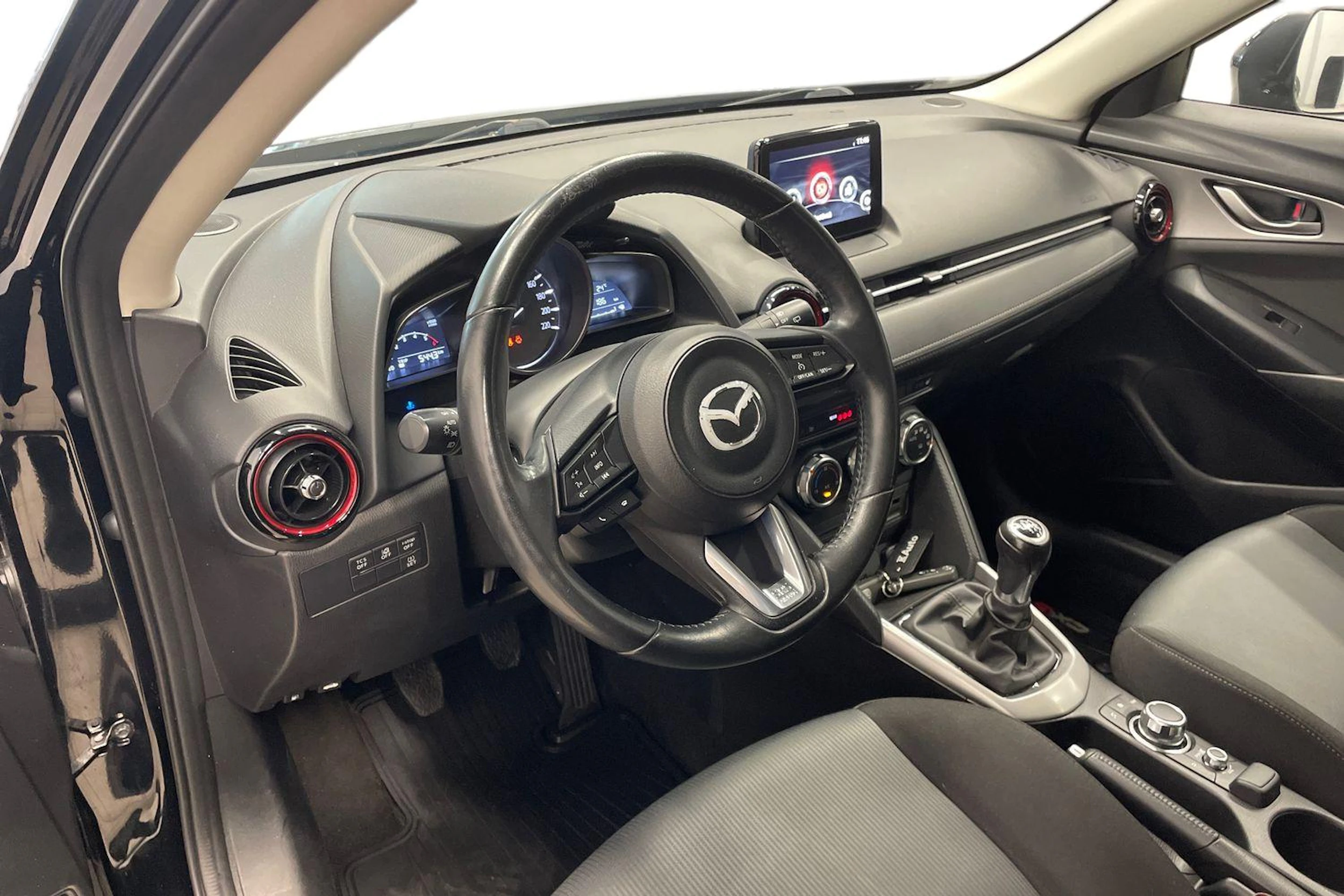 musta Mazda cx-3 2017 kuva 6.