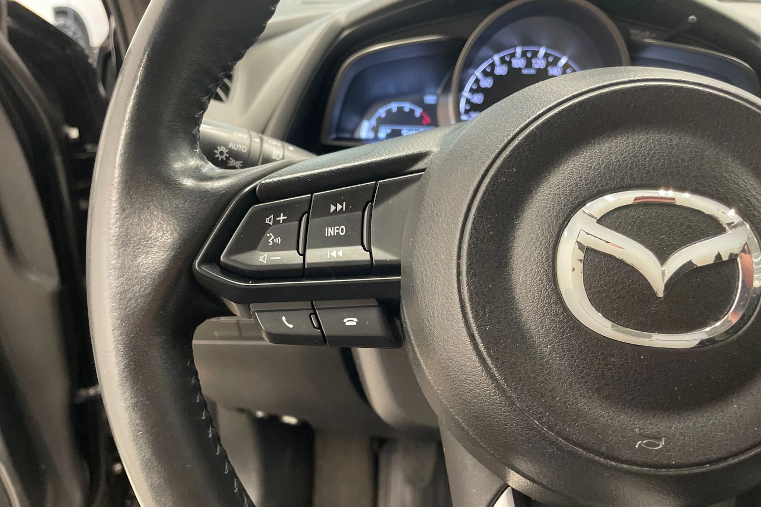 musta Mazda cx-3 2017 kuva 13.