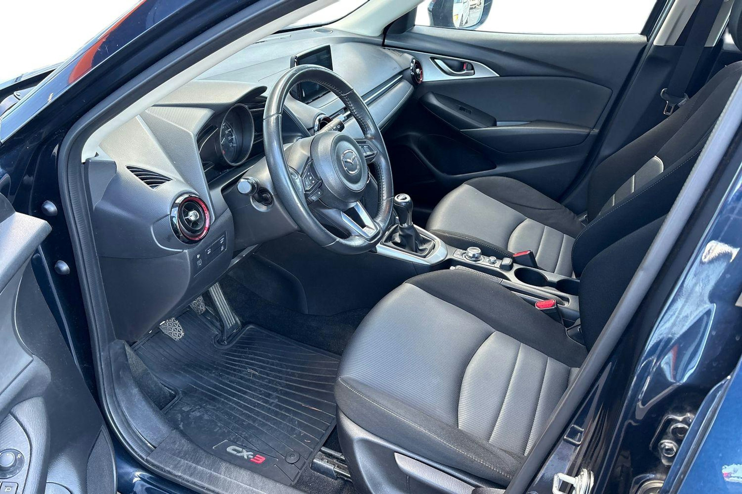 sininen Mazda CX-3 2018 kuva 3.