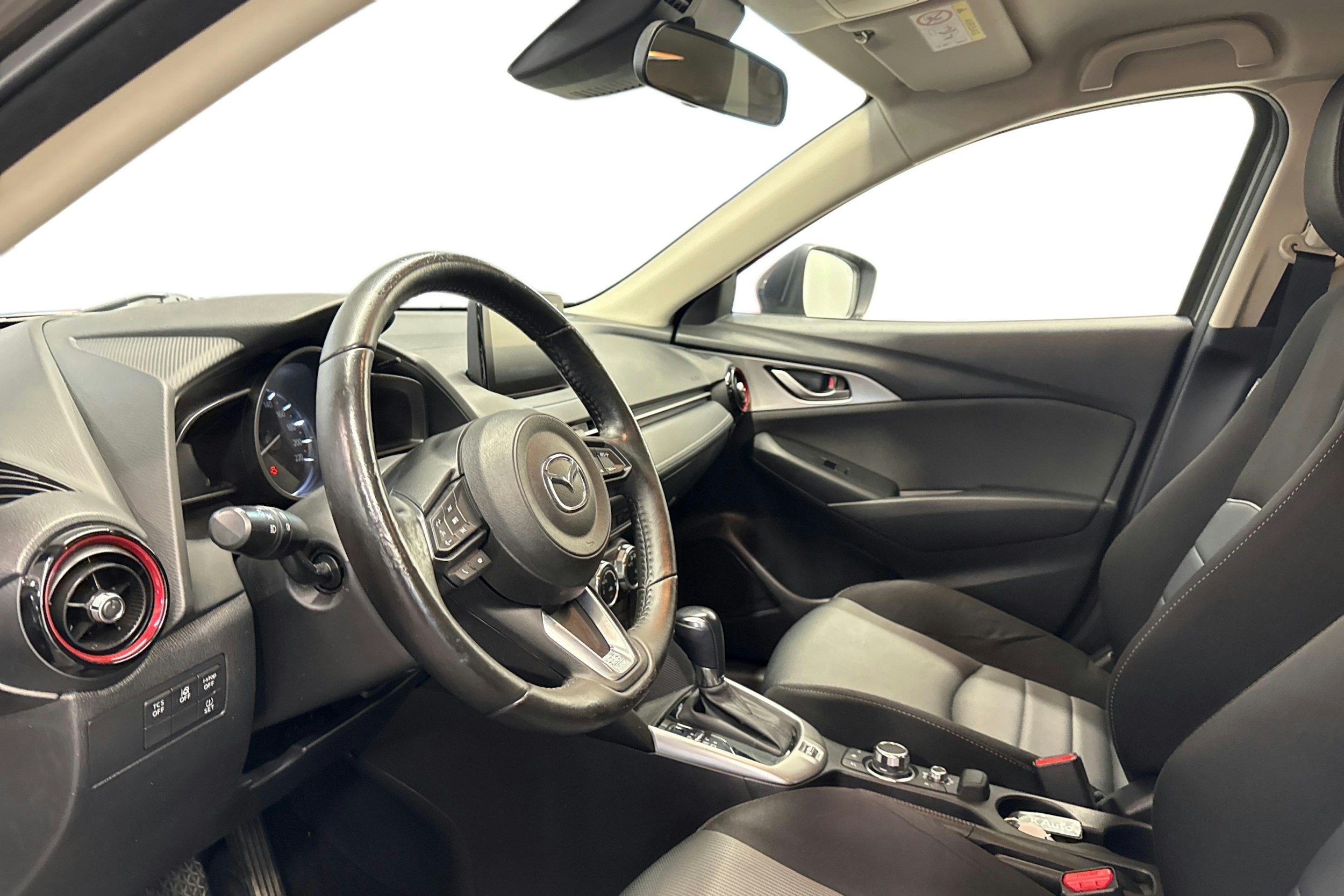Harmaa Mazda cx-3 2018 kuva 6.