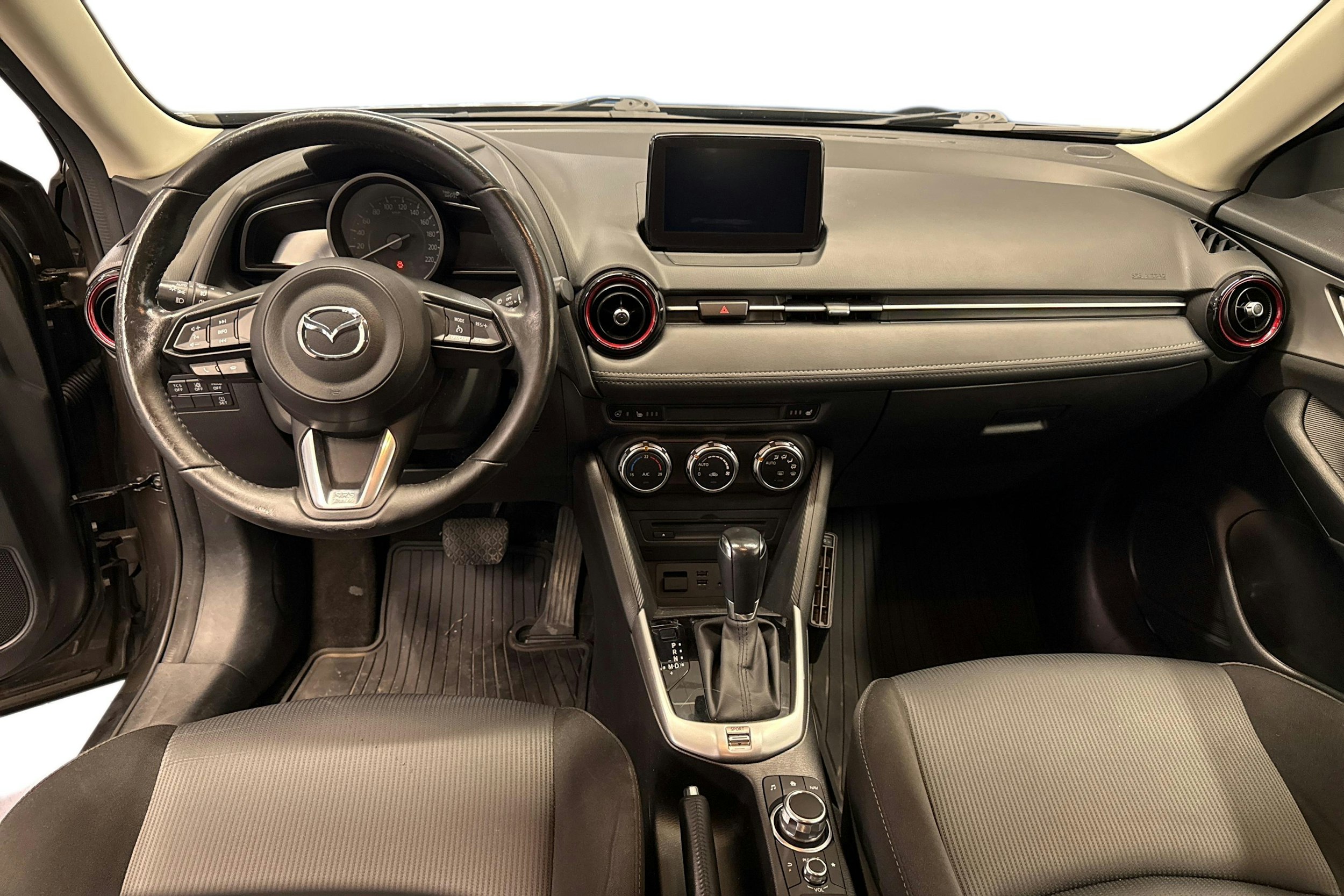 Harmaa Mazda cx-3 2018 kuva 7.