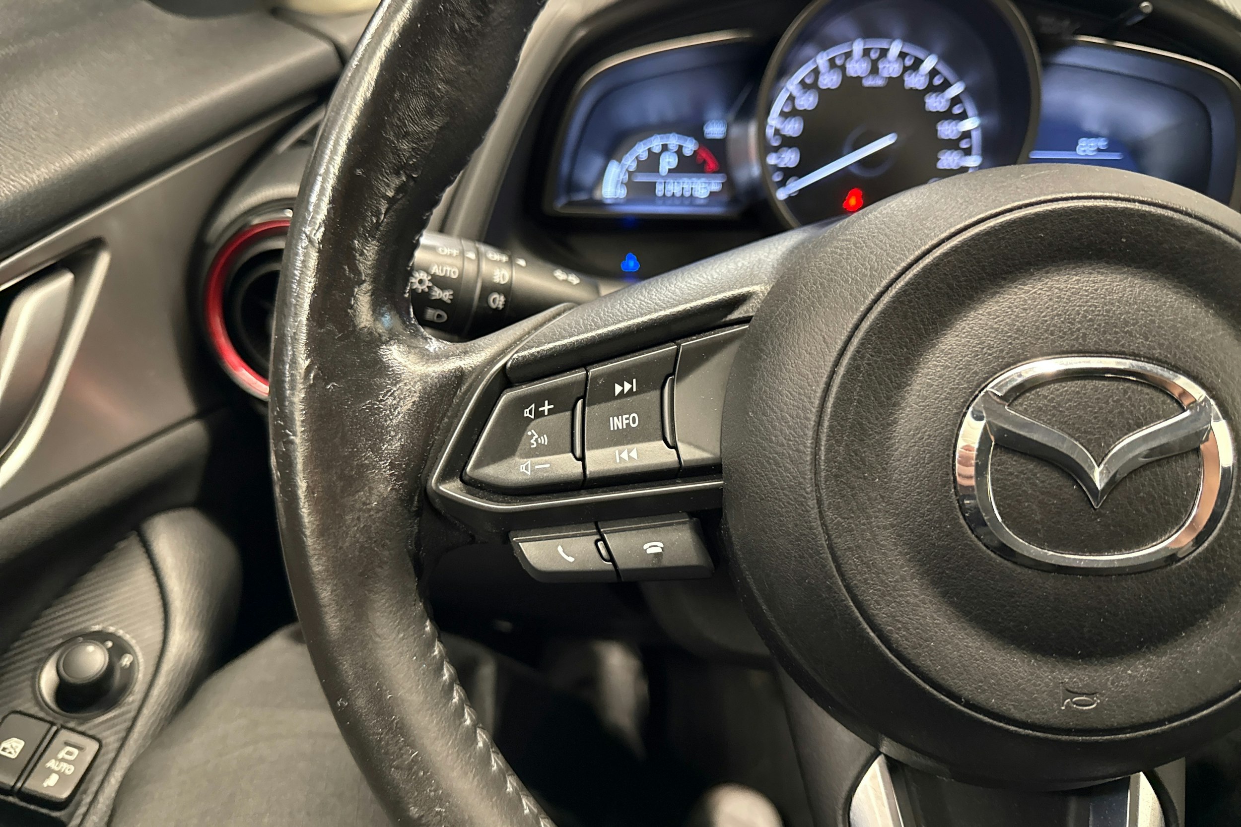 Harmaa Mazda cx-3 2018 kuva 13.