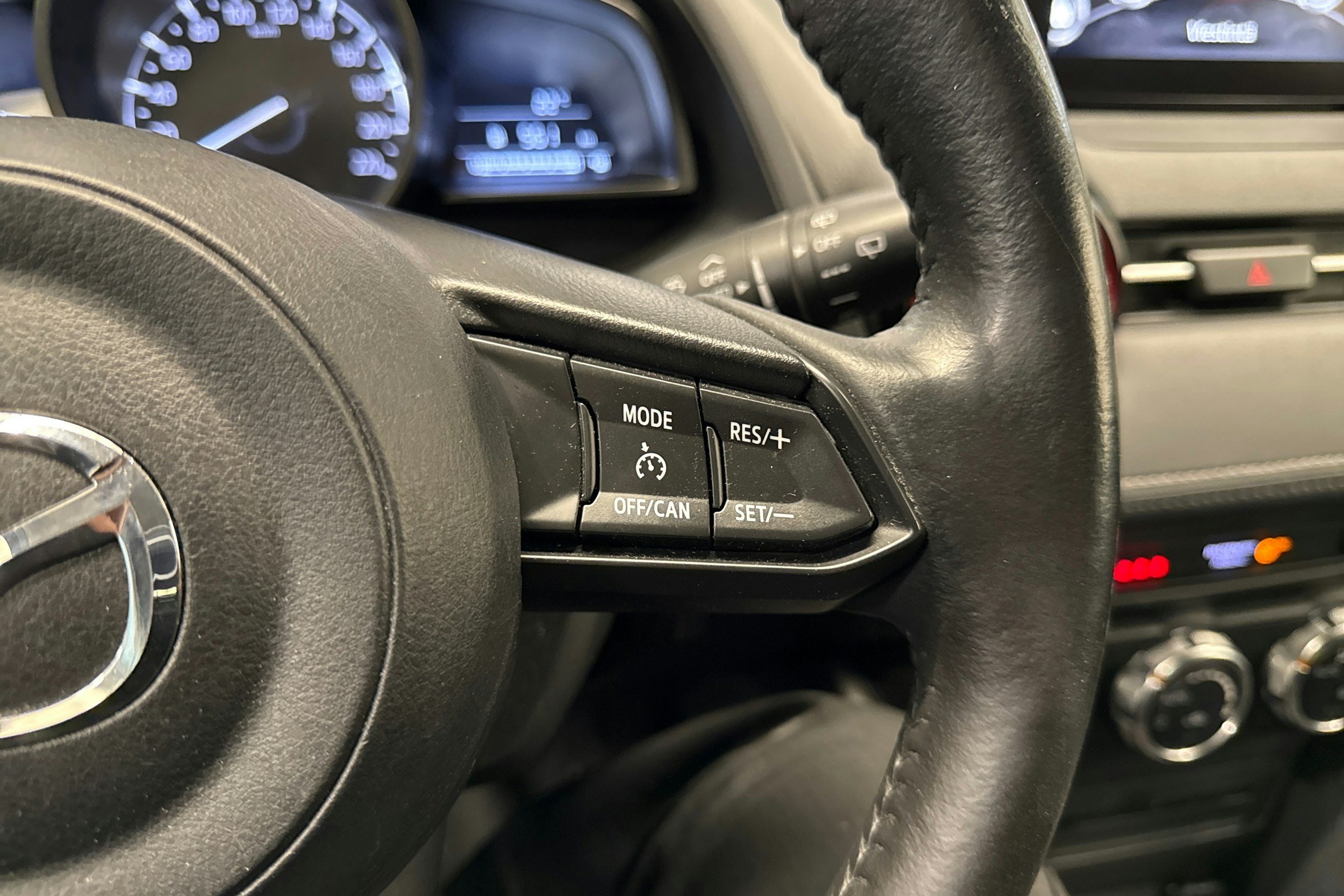 Harmaa Mazda cx-3 2018 kuva 14.