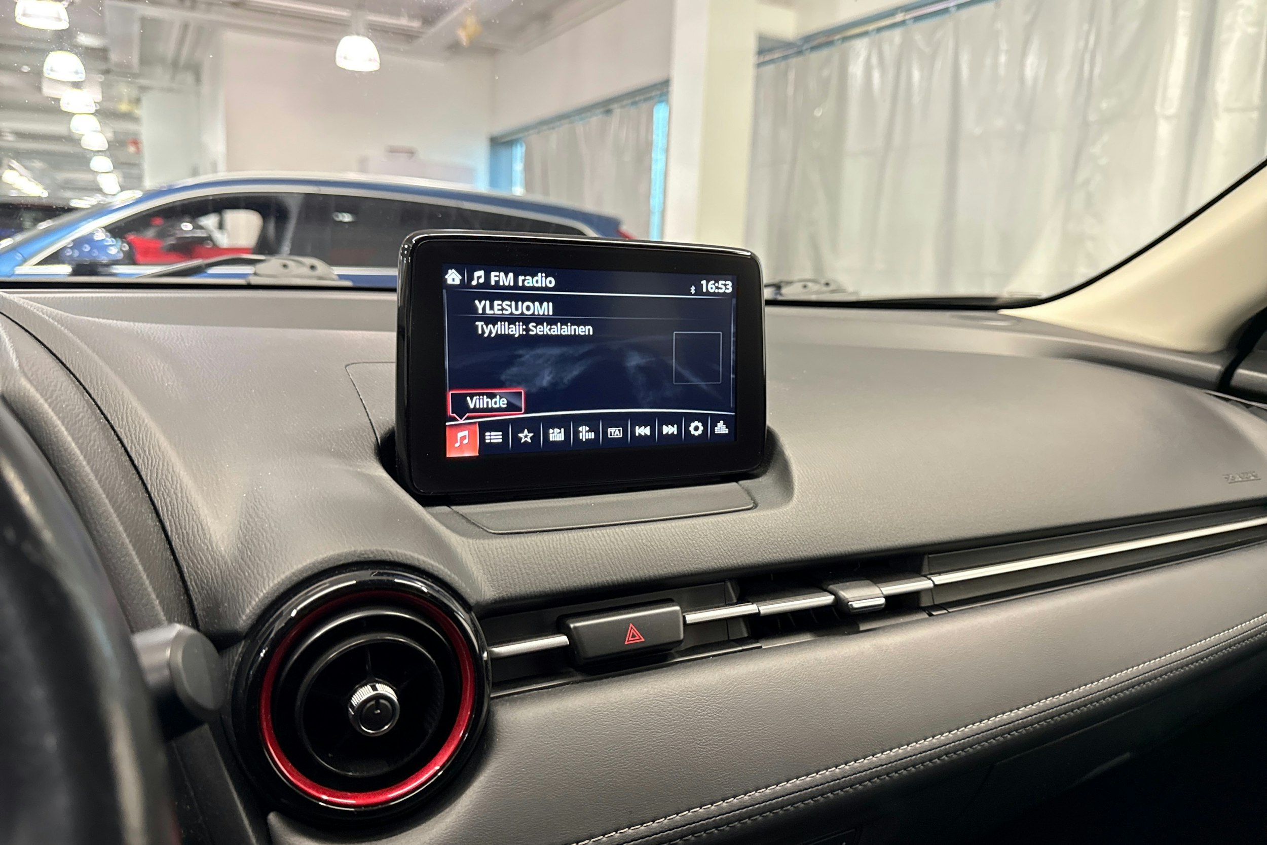 Harmaa Mazda cx-3 2018 kuva 16.