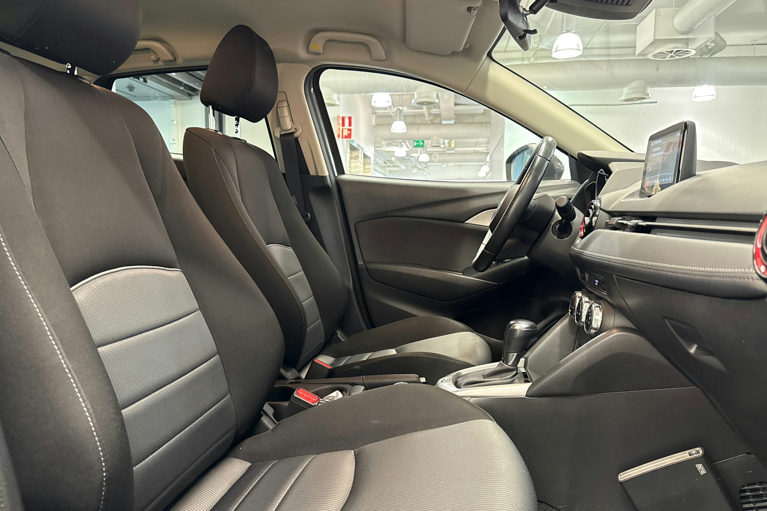Harmaa Mazda cx-3 2018 kuva 18.