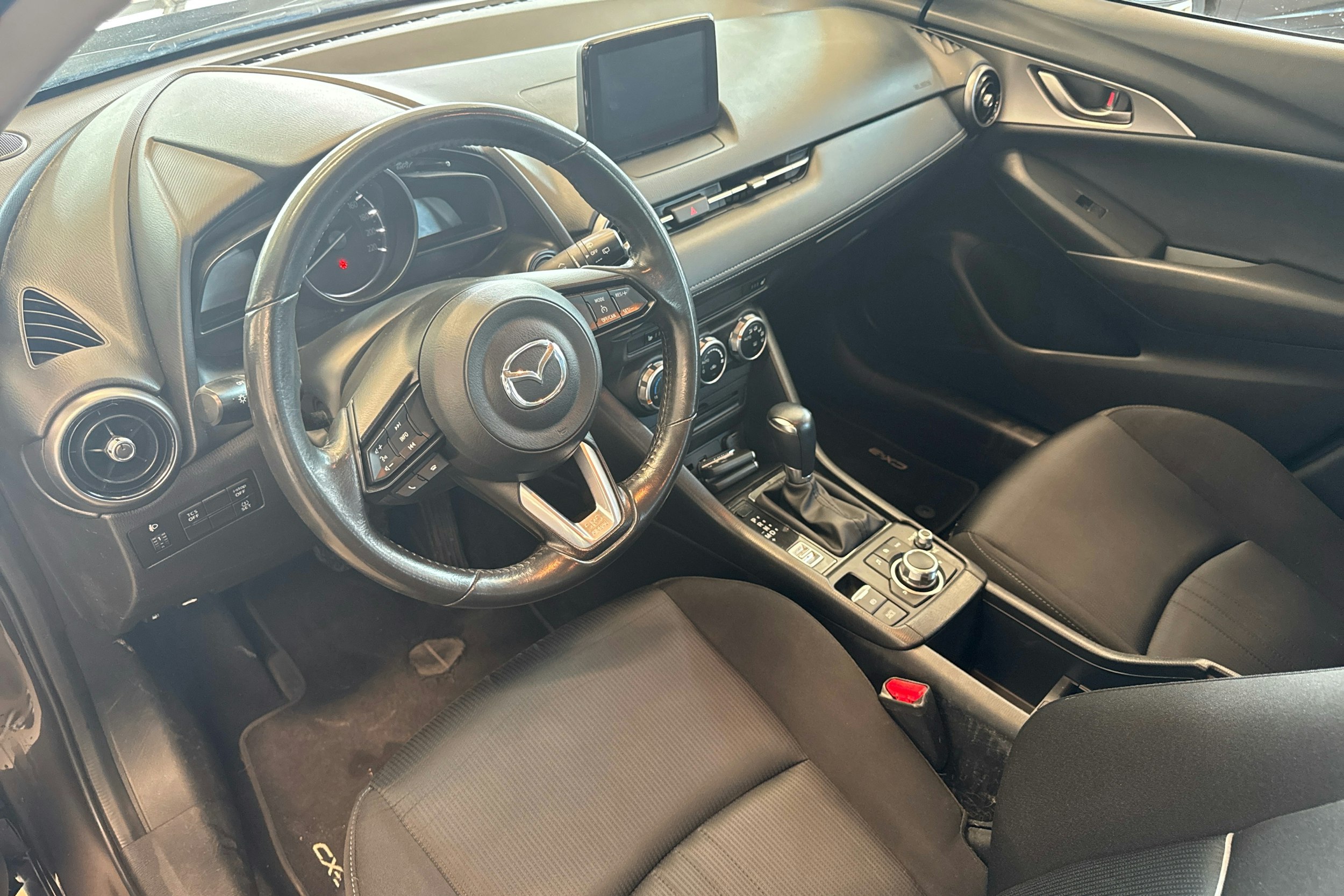 harmaa Mazda CX-3 2019 kuva 6.