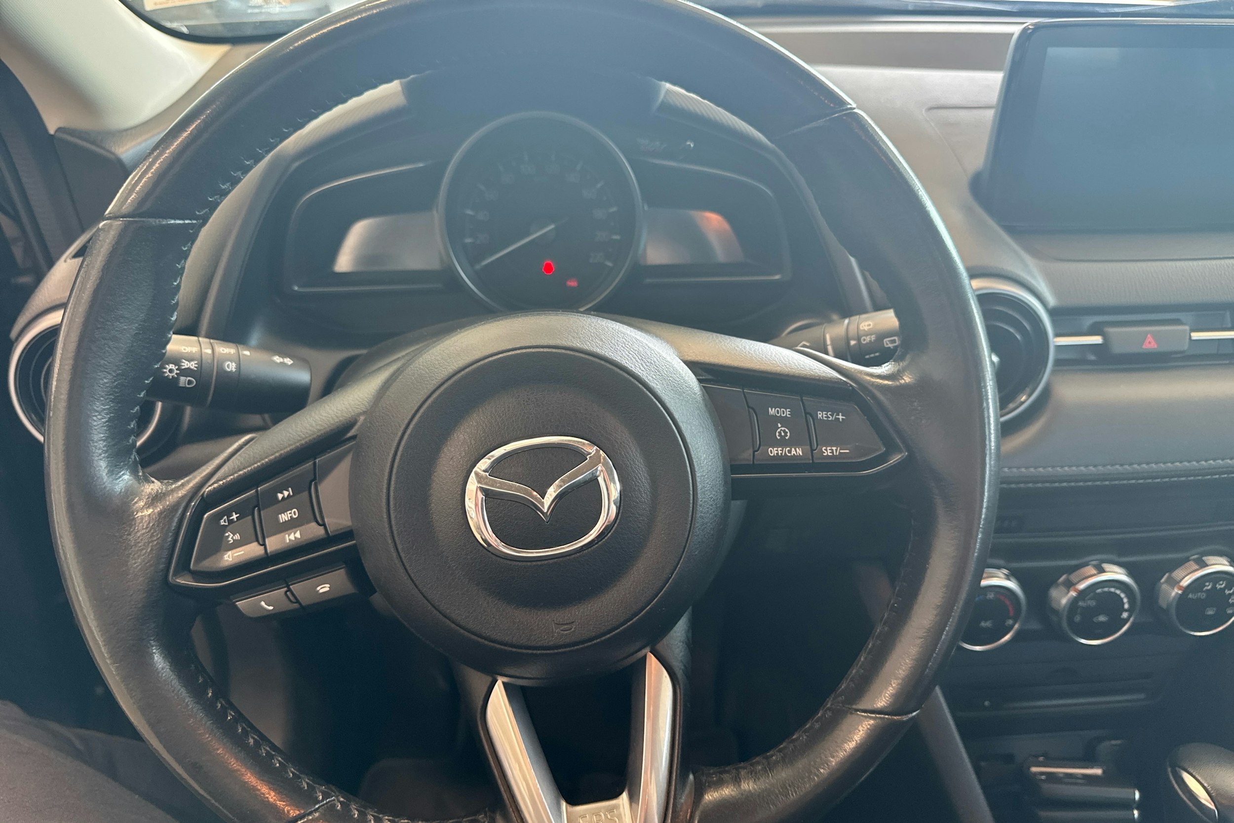 harmaa Mazda CX-3 2019 kuva 11.