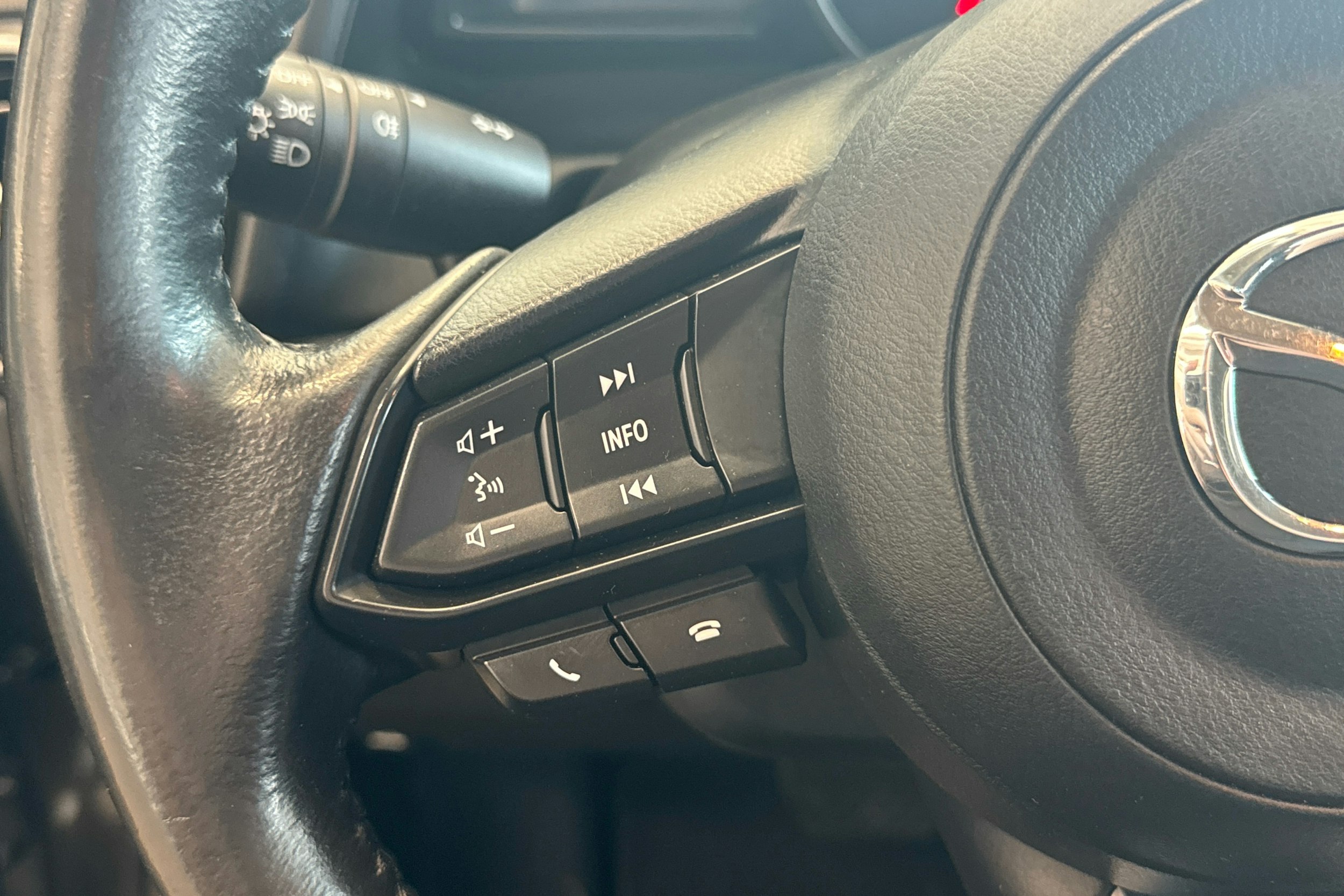 harmaa Mazda CX-3 2019 kuva 12.
