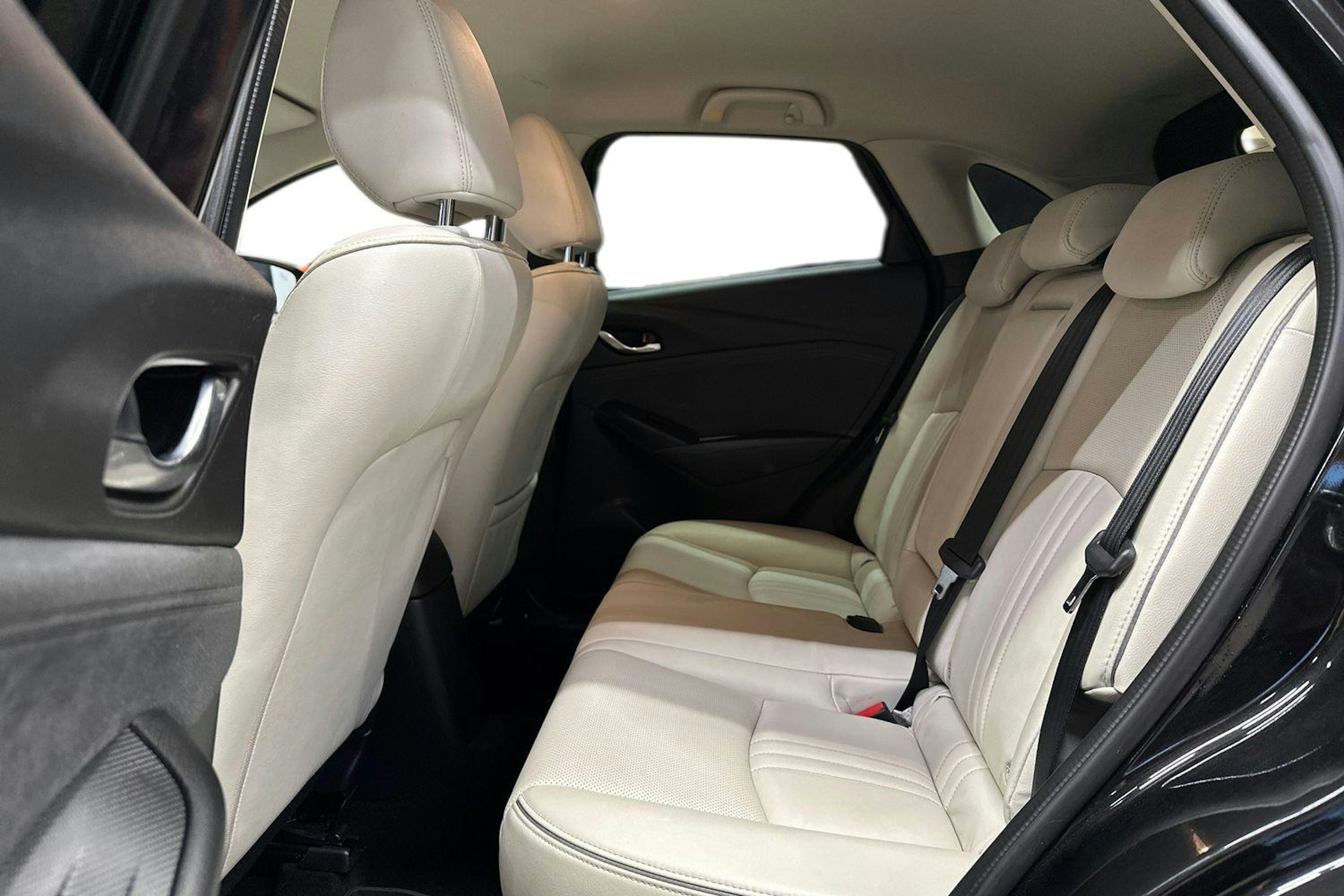 met. musta Mazda CX-3 2019 kuva 8.