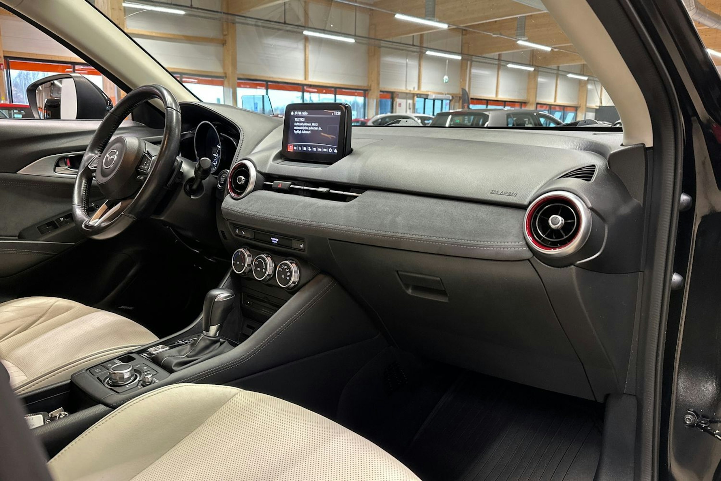 met. musta Mazda CX-3 2019 kuva 11.