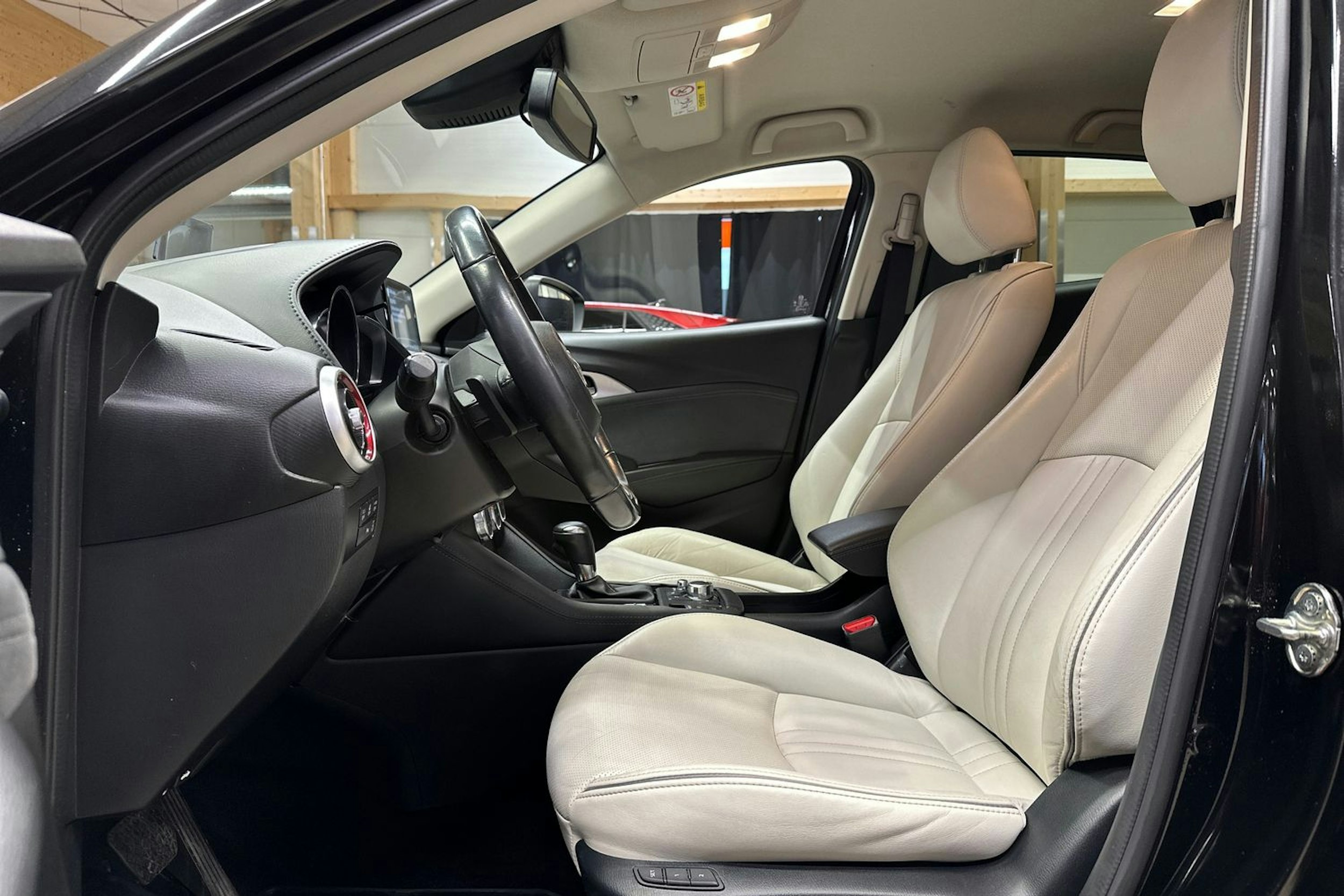 met. musta Mazda CX-3 2019 kuva 14.