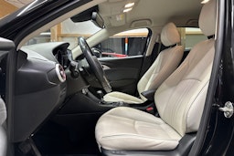 met. musta Mazda CX-3 2019 kuva 14.