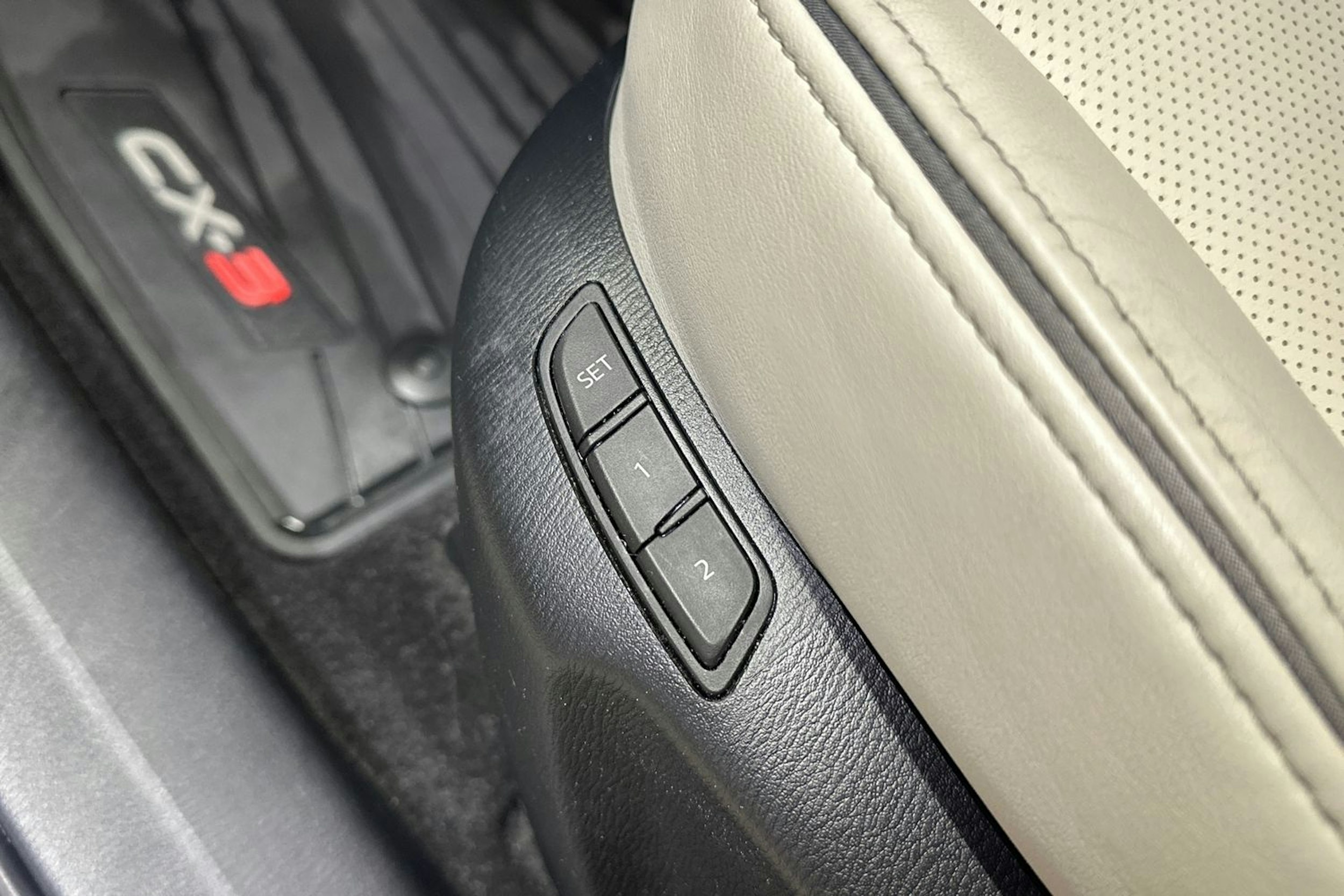 met. musta Mazda CX-3 2019 kuva 16.