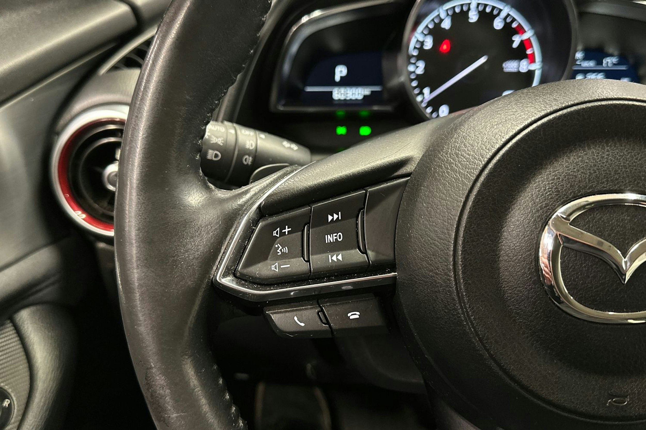 met. musta Mazda CX-3 2019 kuva 23.