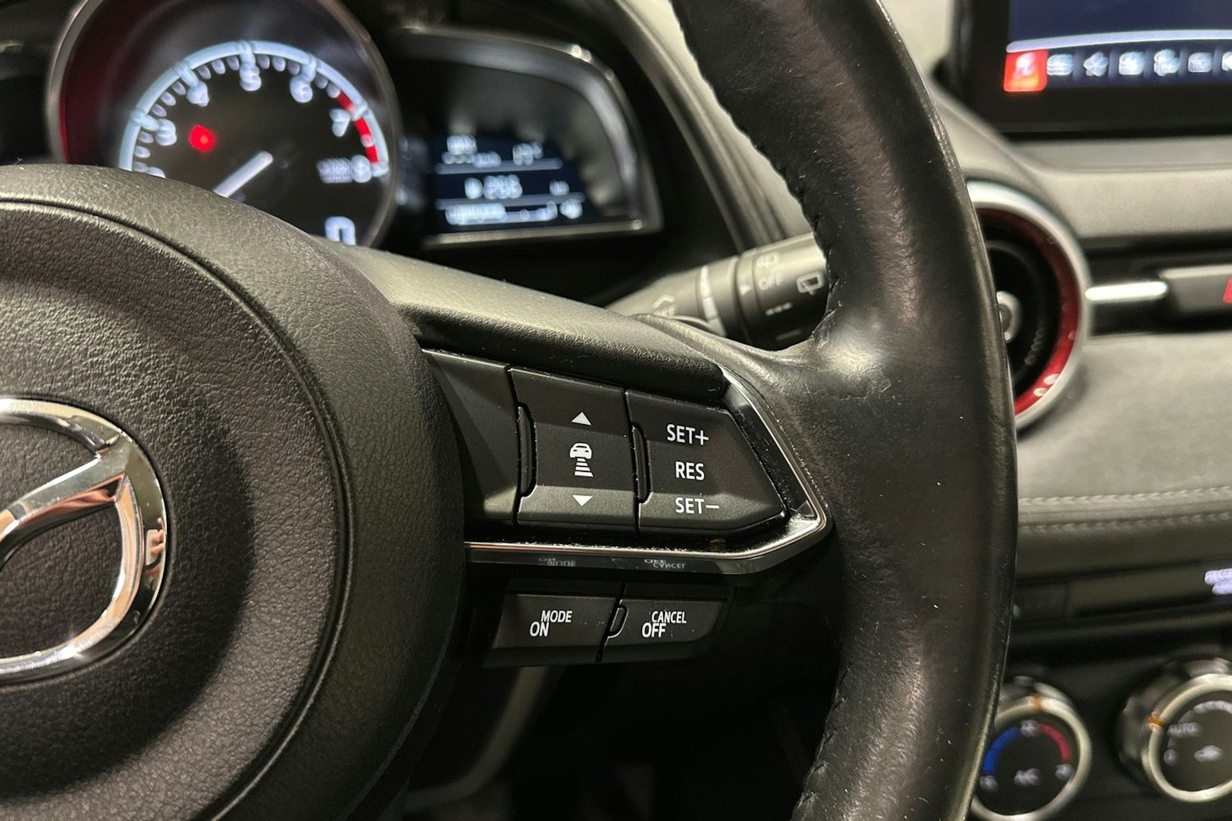 met. musta Mazda CX-3 2019 kuva 24.