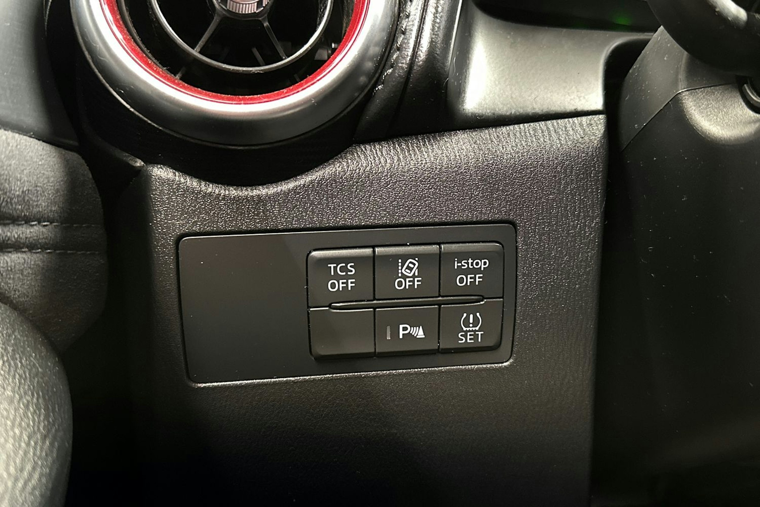 met. musta Mazda CX-3 2019 kuva 25.