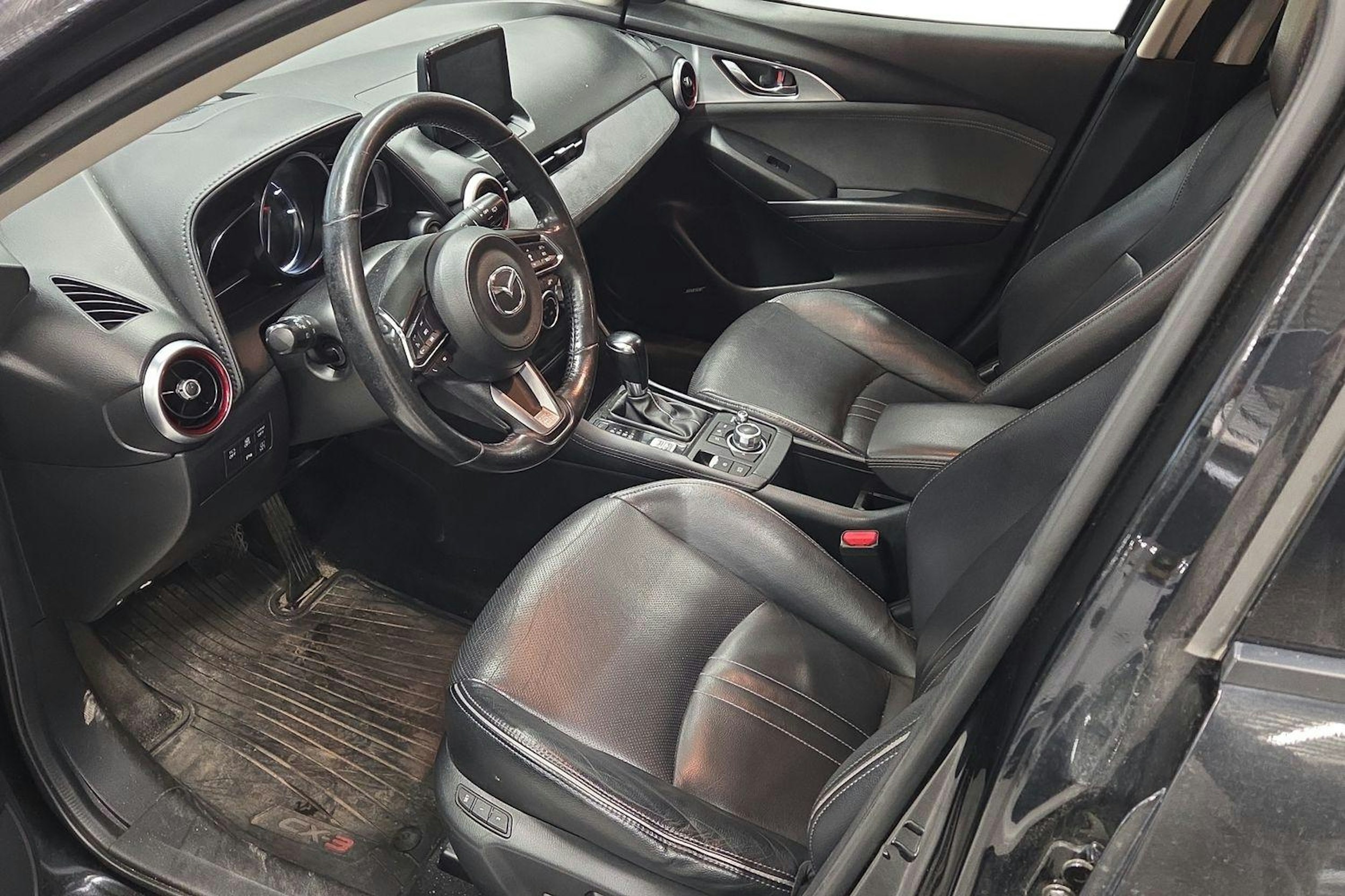 musta Mazda CX-3 2019 kuva 3.