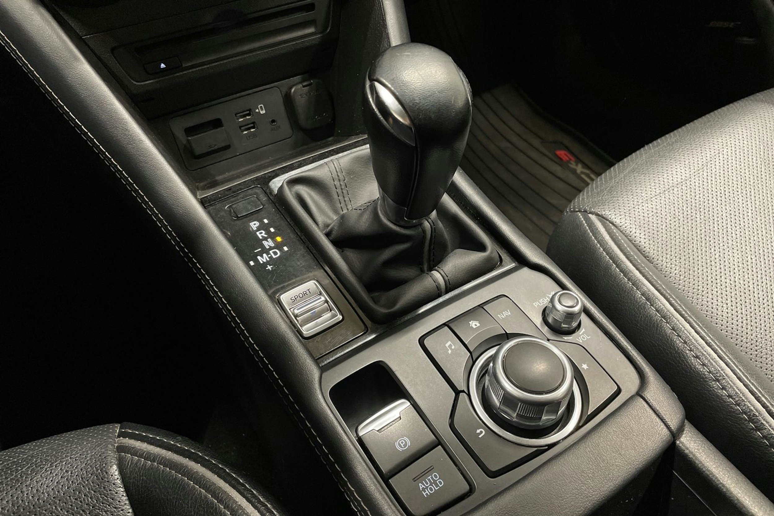 musta Mazda CX-3 2019 kuva 21.