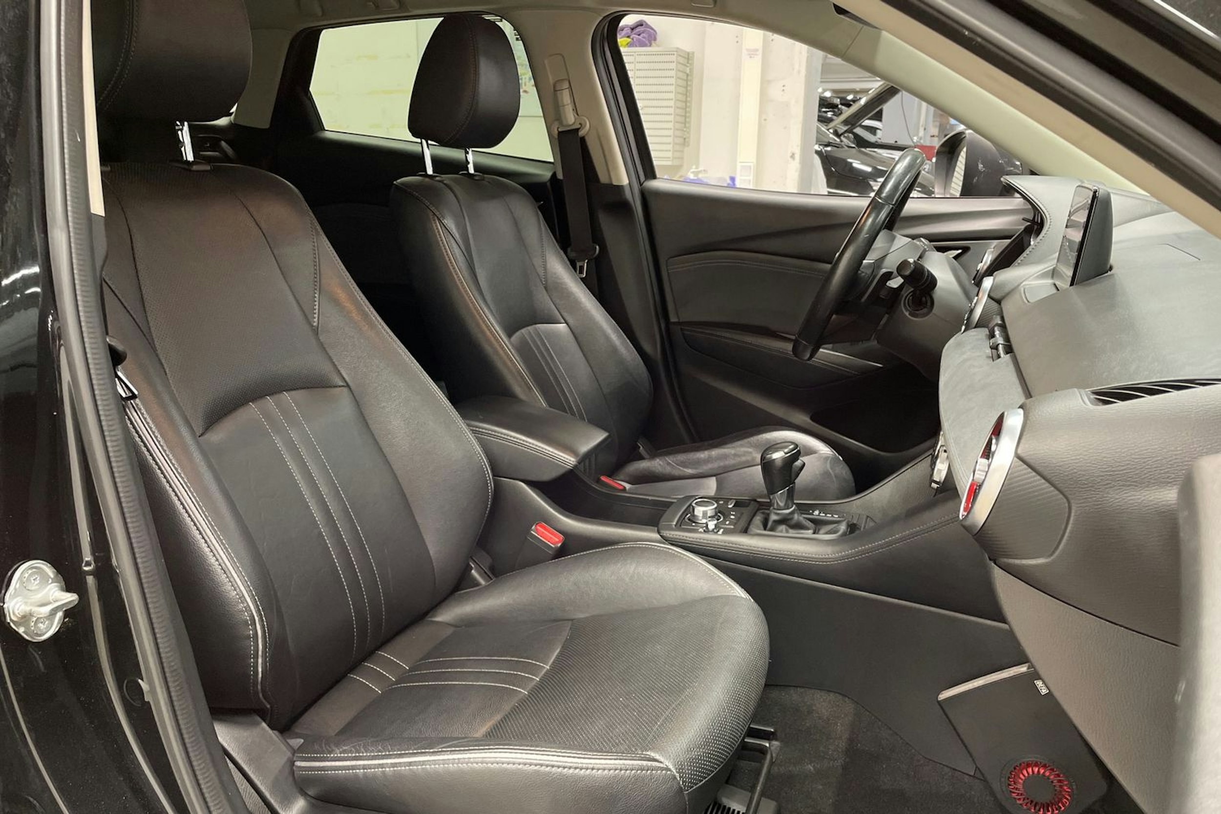 musta Mazda CX-3 2019 kuva 28.