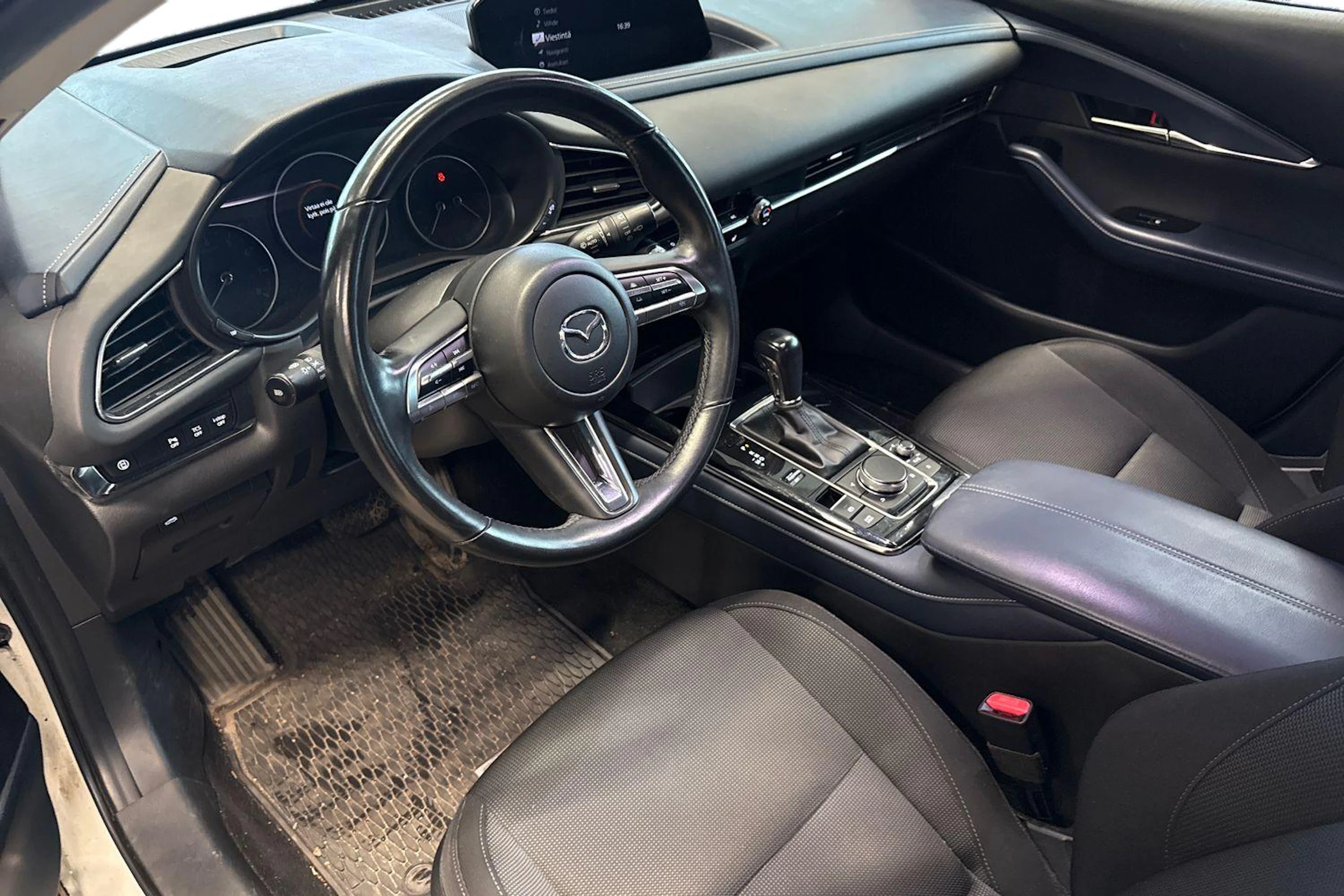 valkoinen Mazda CX-30 2020 kuva 3.