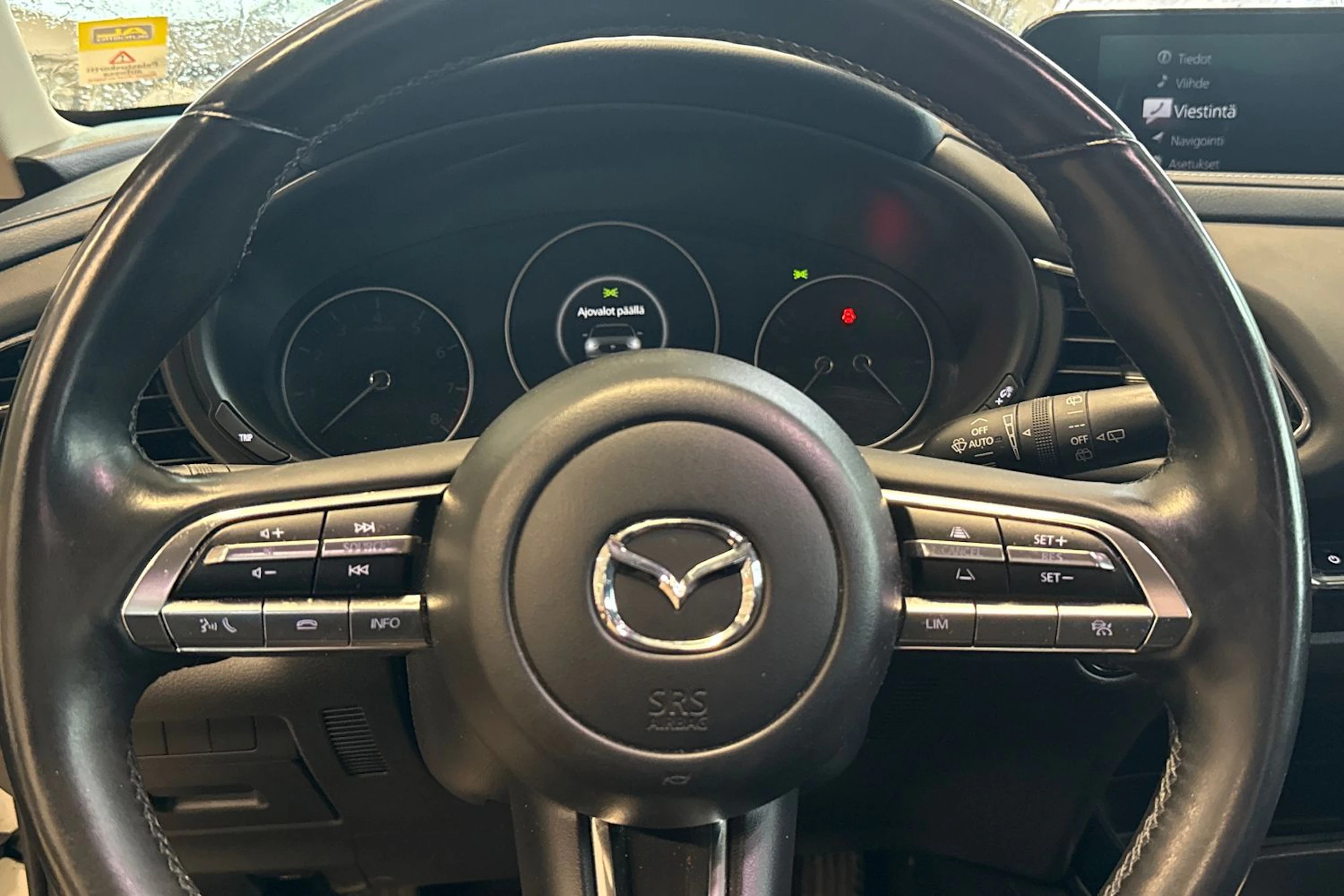 valkoinen Mazda CX-30 2020 kuva 7.