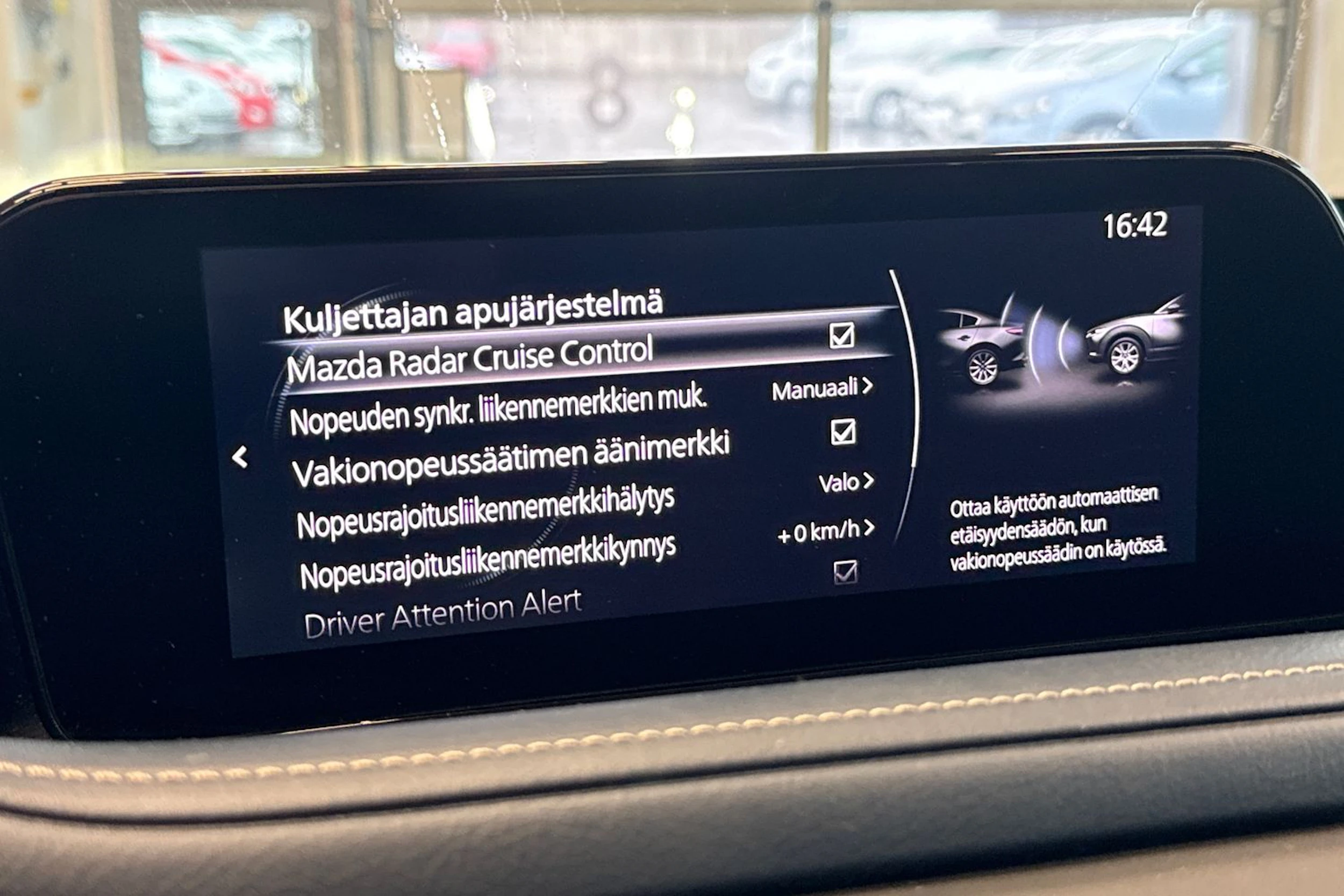 valkoinen Mazda CX-30 2020 kuva 9.