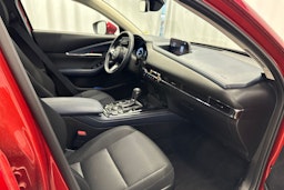 punainen Mazda CX-30 2020 kuva 10.