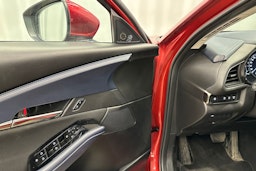 punainen Mazda CX-30 2020 kuva 11.