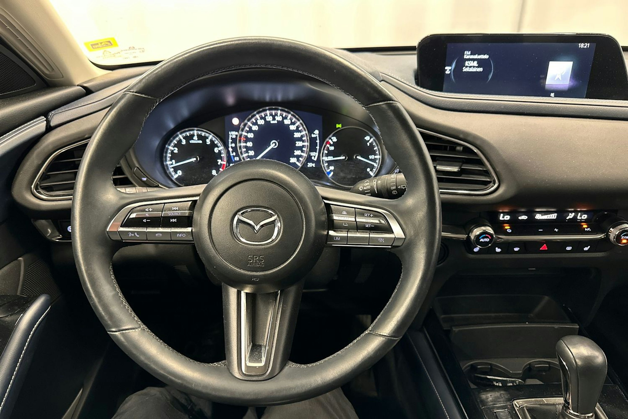 punainen Mazda CX-30 2020 kuva 12.