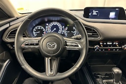punainen Mazda CX-30 2020 kuva 12.