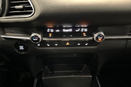 punainen Mazda CX-30 2020 kuva 17.