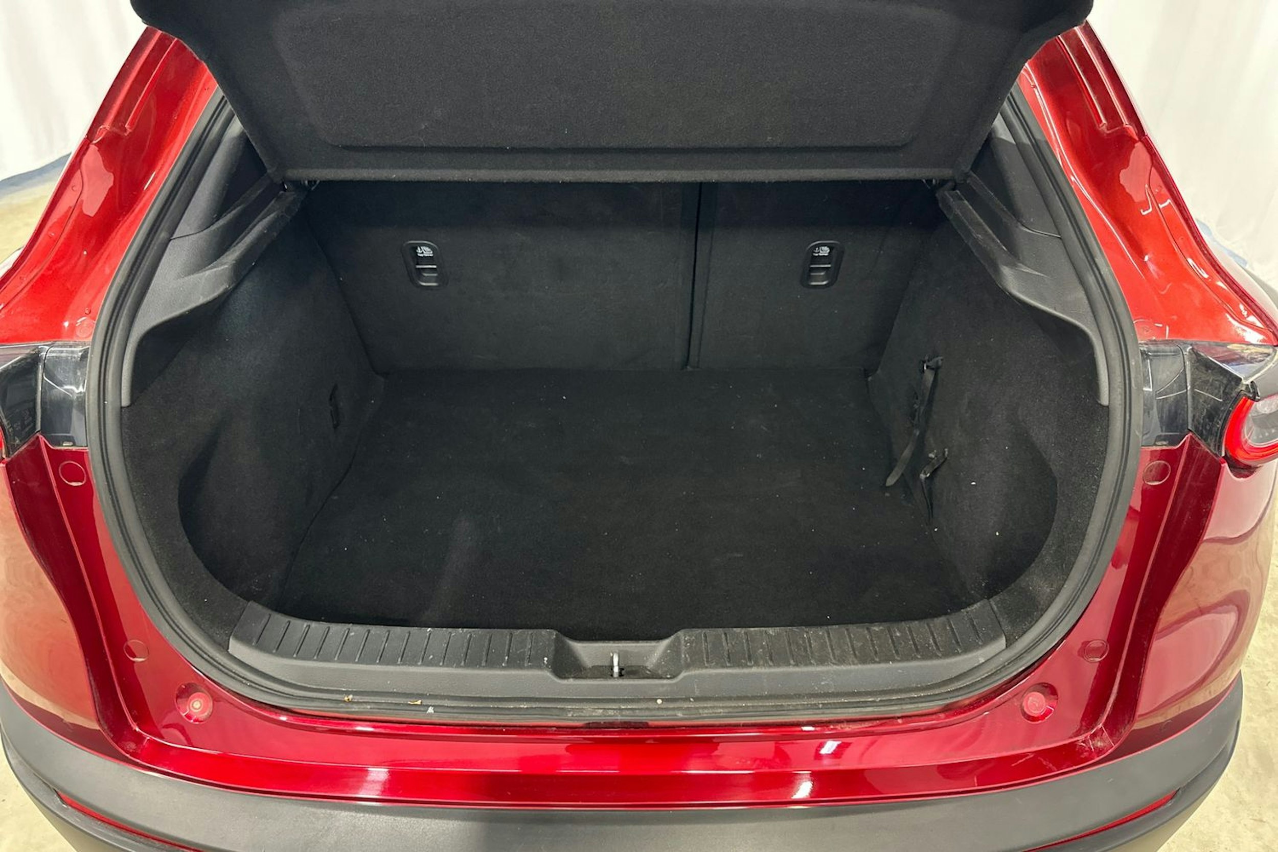 punainen Mazda CX-30 2020 kuva 19.
