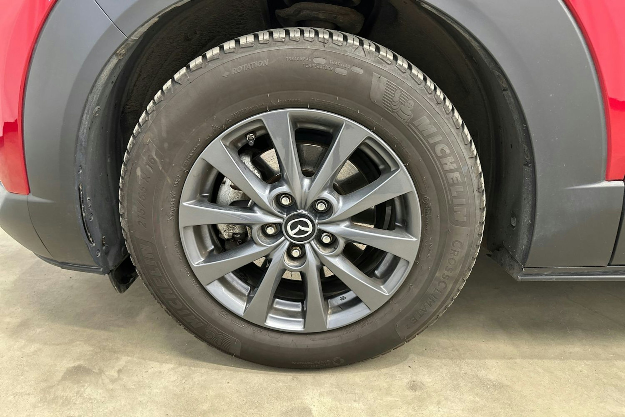 punainen Mazda CX-30 2020 kuva 20.
