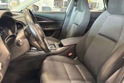 valkoinen Mazda CX-30 2021 kuva 11.