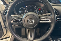 valkoinen Mazda CX-30 2021 kuva 18.