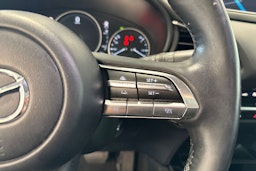 valkoinen Mazda CX-30 2021 kuva 20.